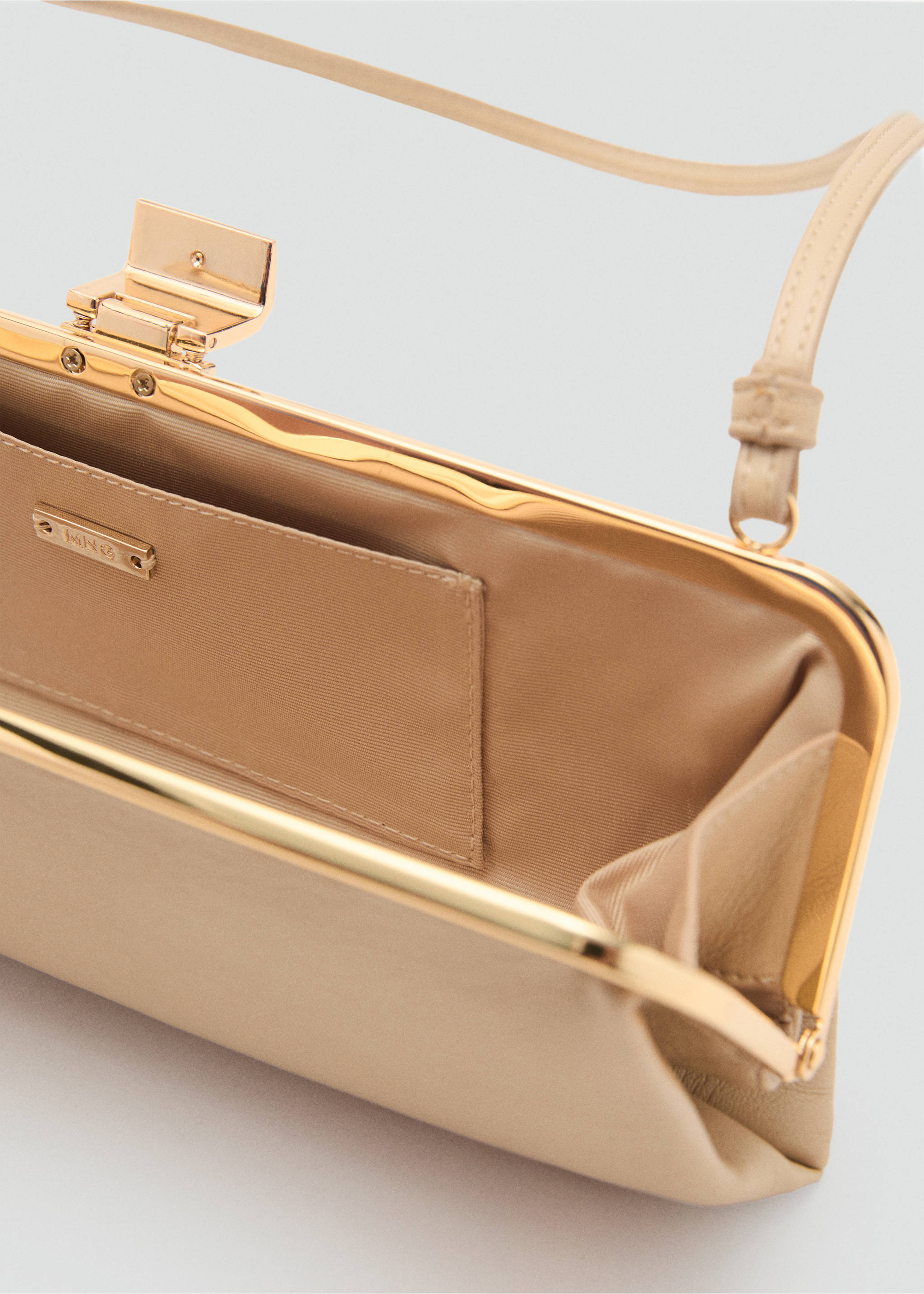Metallic clutch handbag - Details of the article 3, Vanilla. Ref: 17087769-00.
