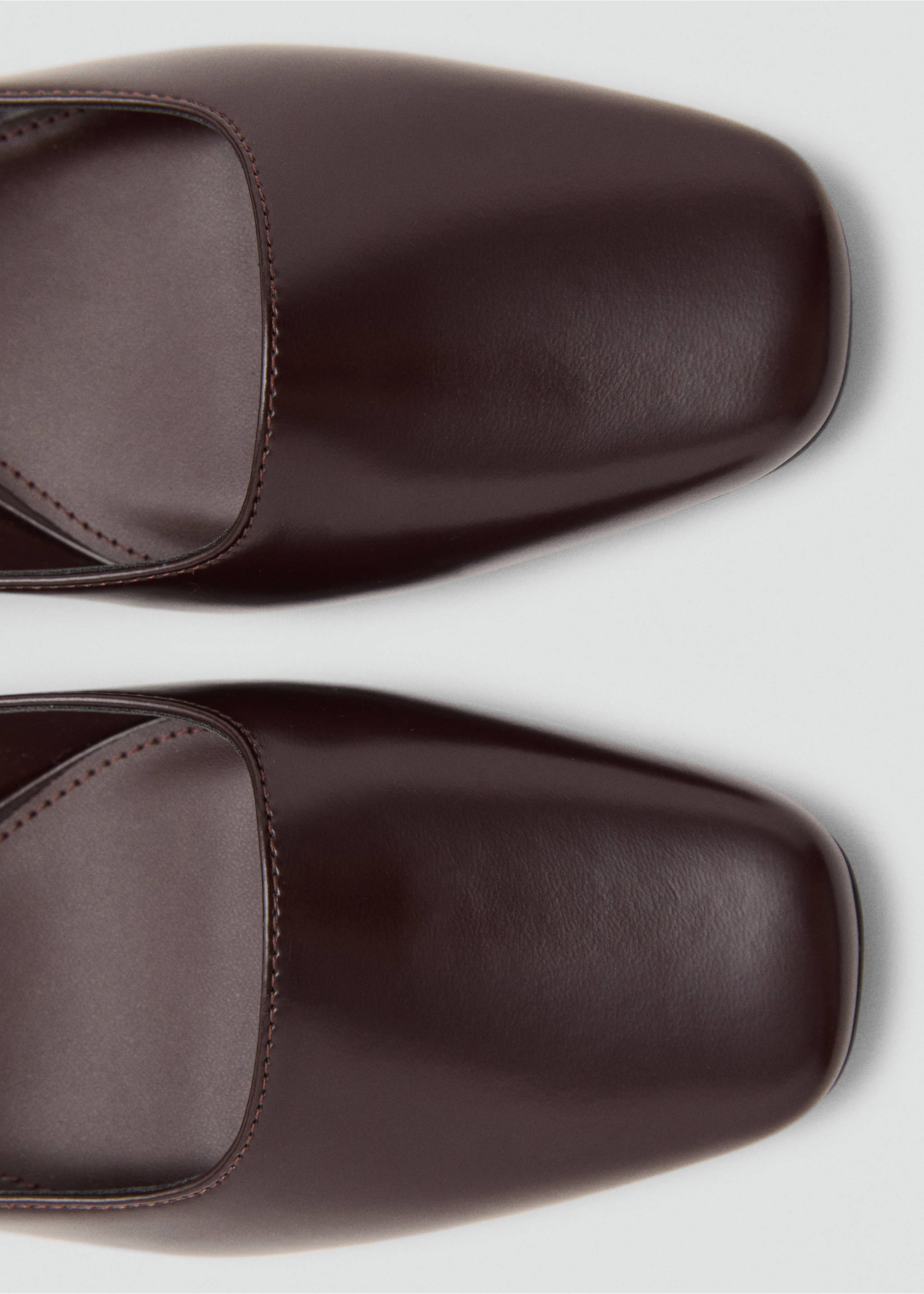 Close-up of brown shoes featuring a square toe., Chocolate. Ref: 17087775-00.