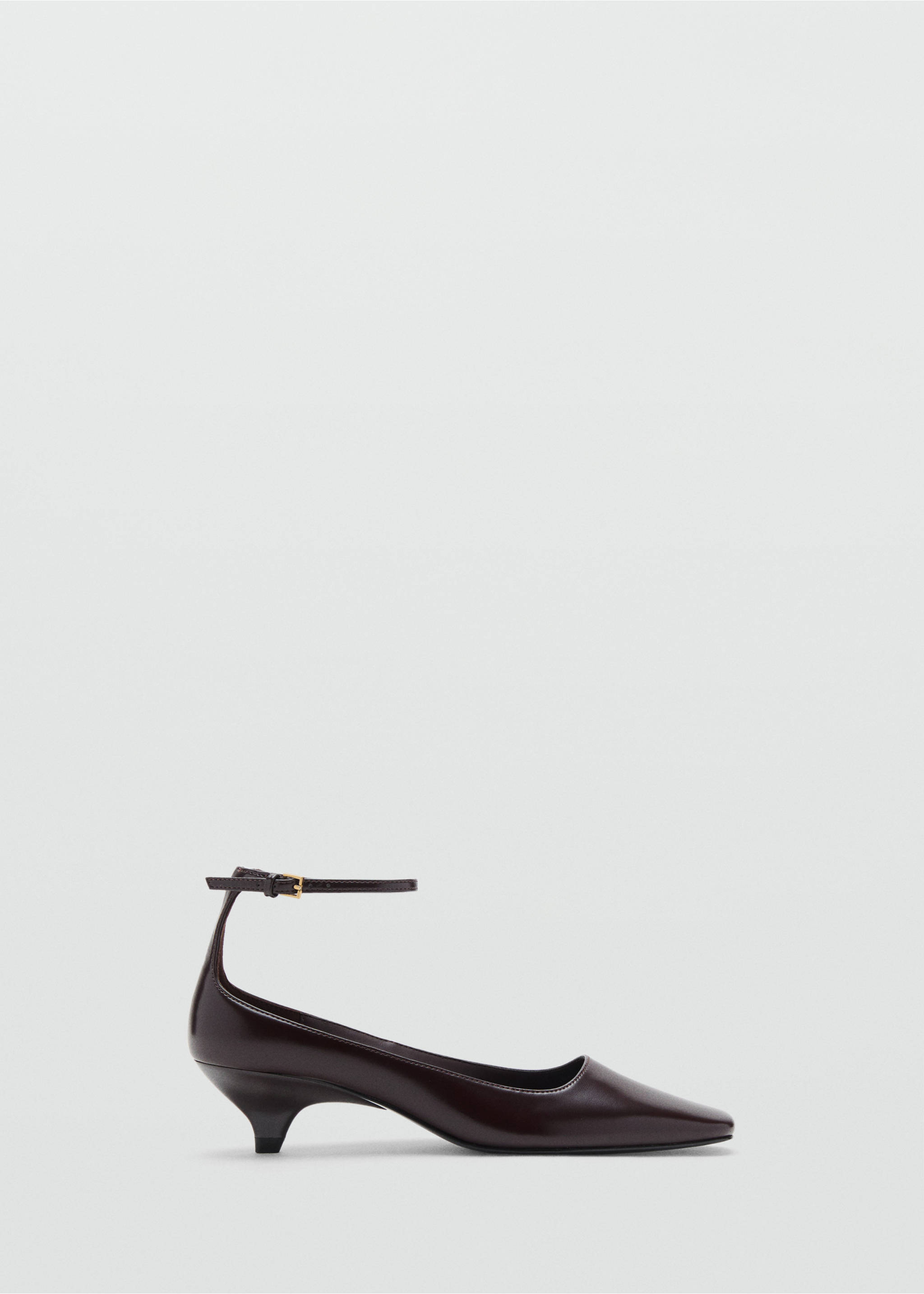 Burgundy slingback shoes with pointed toes and low kitten heels., Chocolate. Ref: 17087775-00.