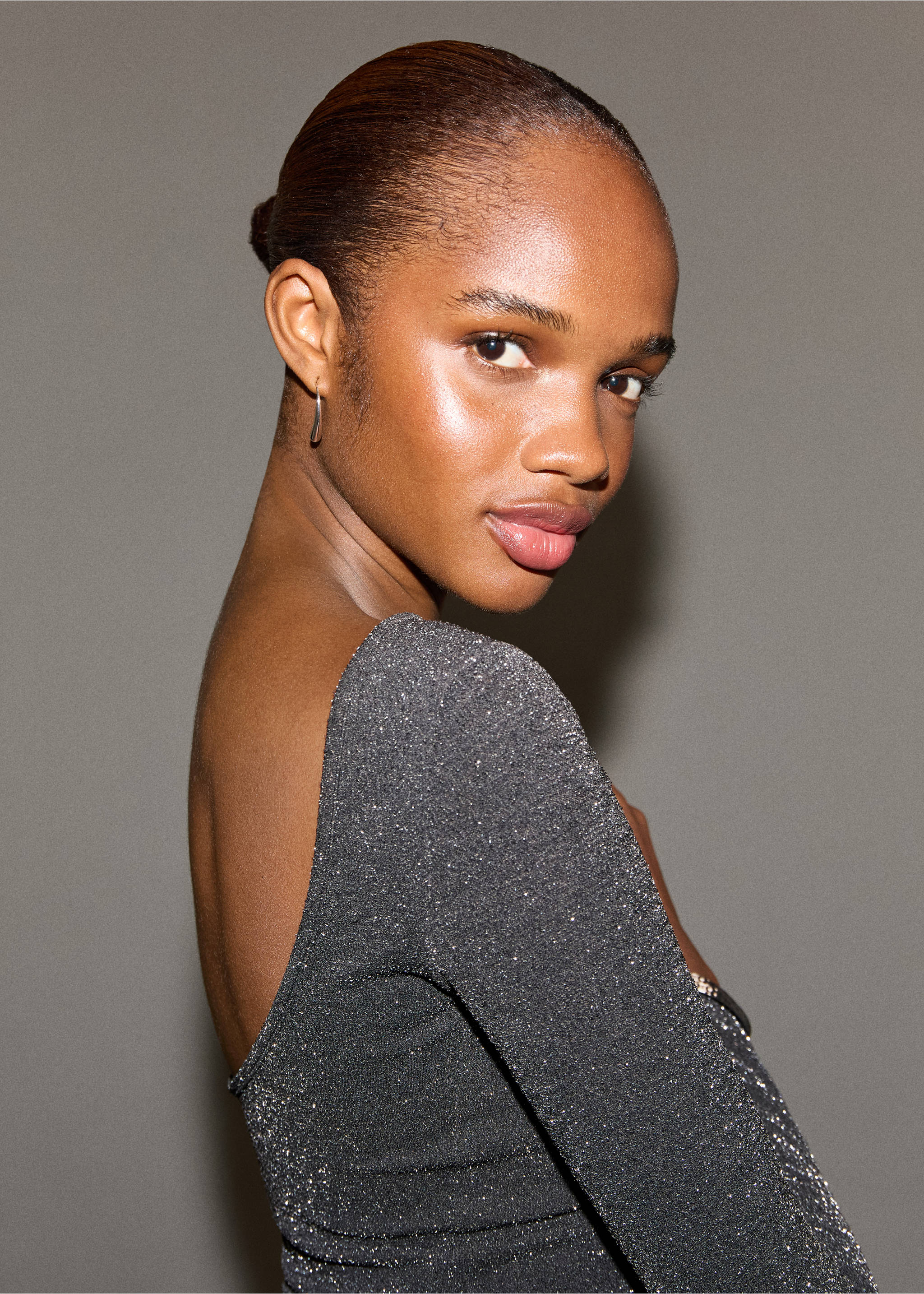 Glossed-effect body - Details of the article 1, Black. Ref: 17087782-00.