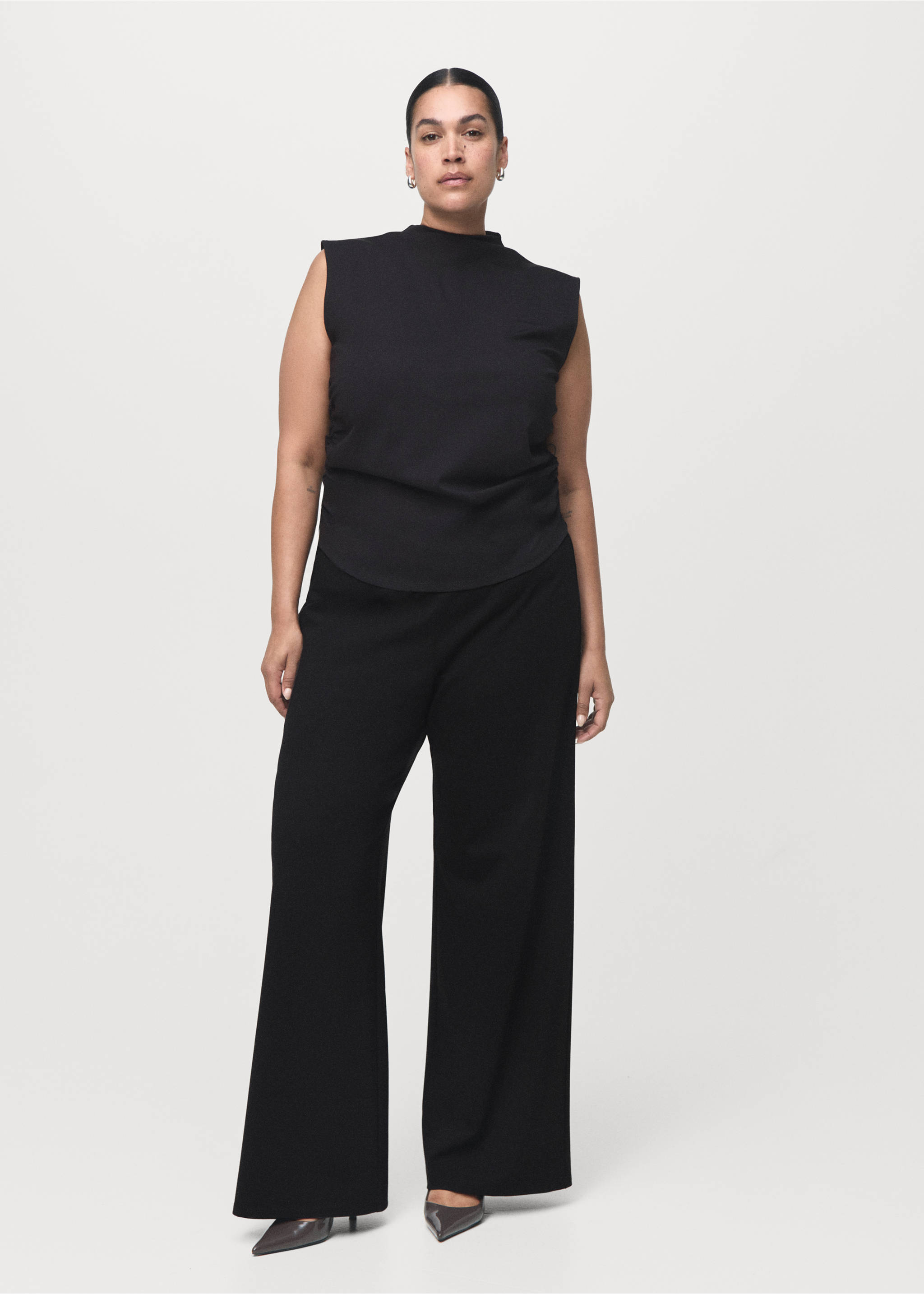 Straight-fit trousers with elastic waist - Details of the article 6, Black. Ref: 17087804-00.