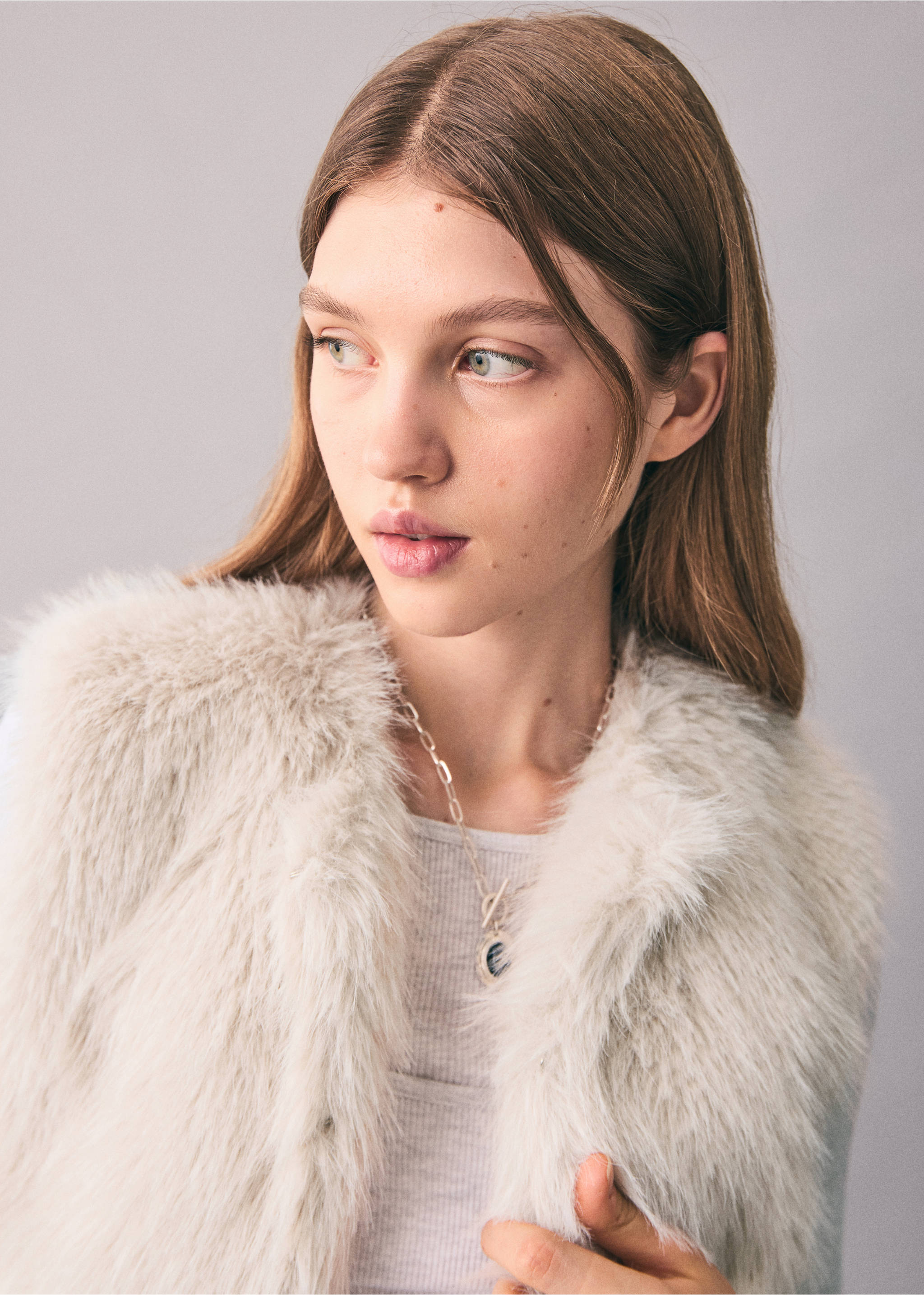 Fur-effect cape gilet - Details of the article 1, Beige. Ref: 17087882-00.