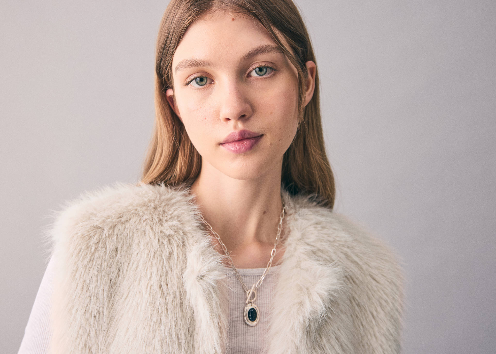 Fur-effect cape gilet - Details of the article 2