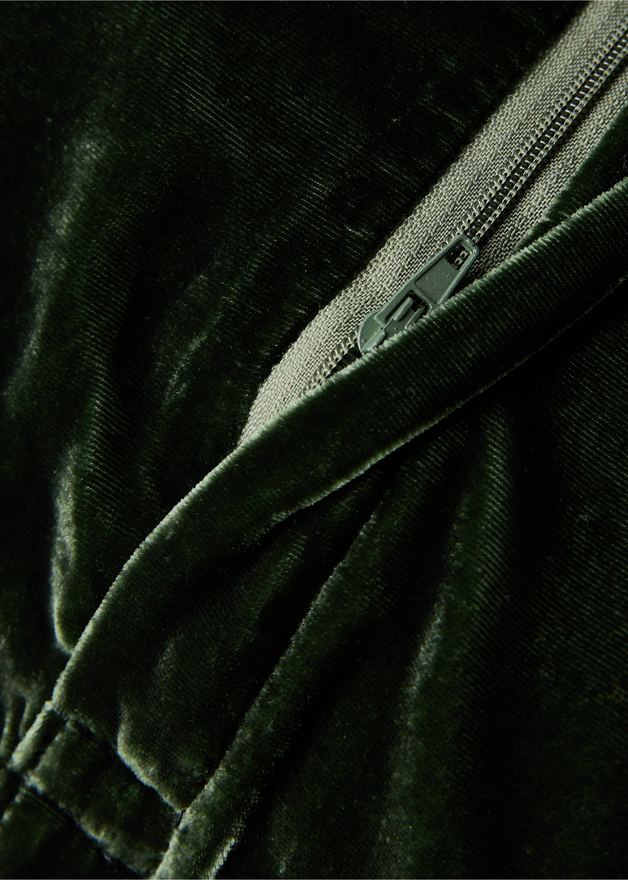 Silk velvet cushion cover 45x45 cm - Details of the article 2, Green. Ref: 17087899-00.