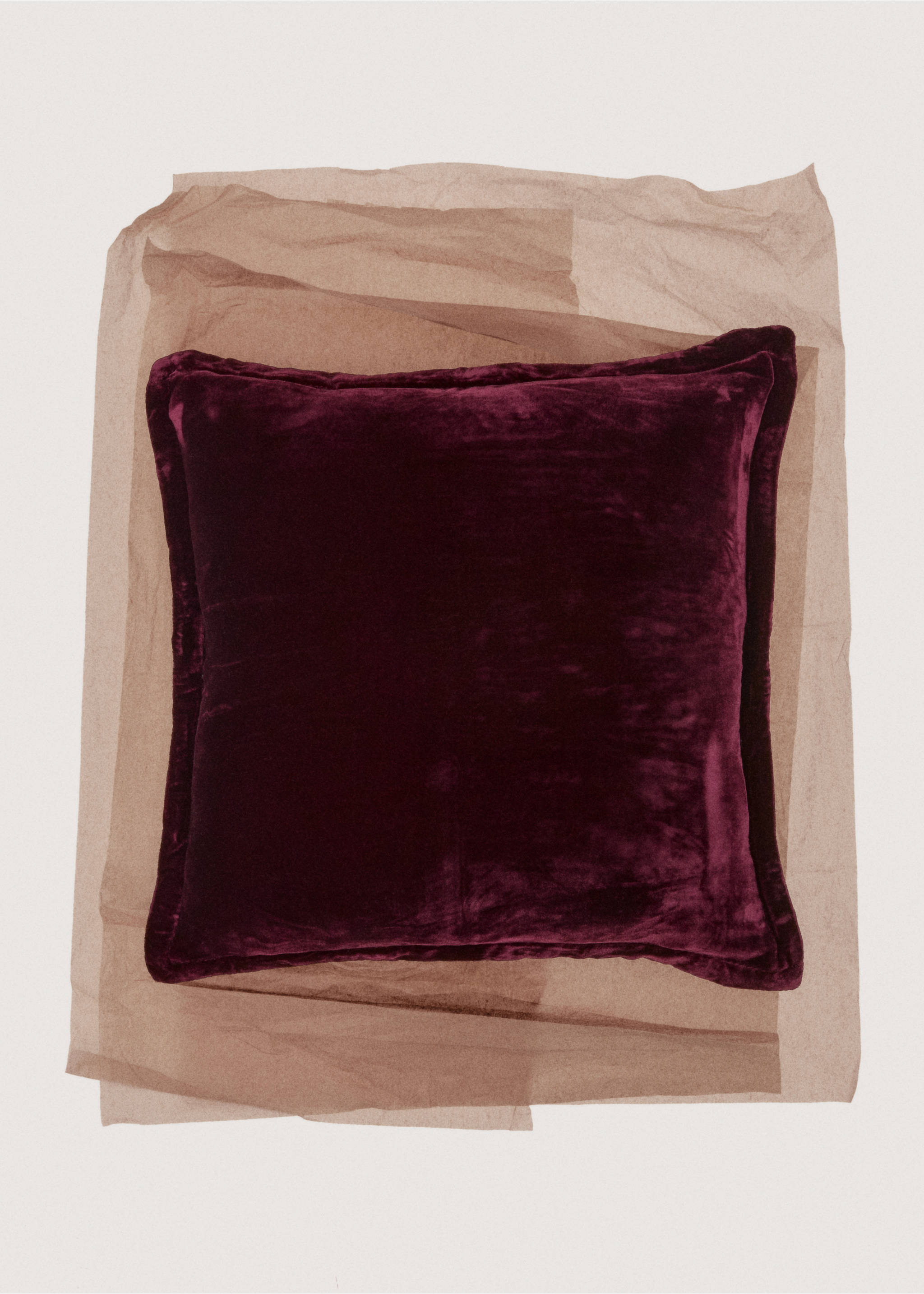 Silk velvet cushion cover 45x45 cm - Details of the article 7, Red. Ref: 17087899-00.