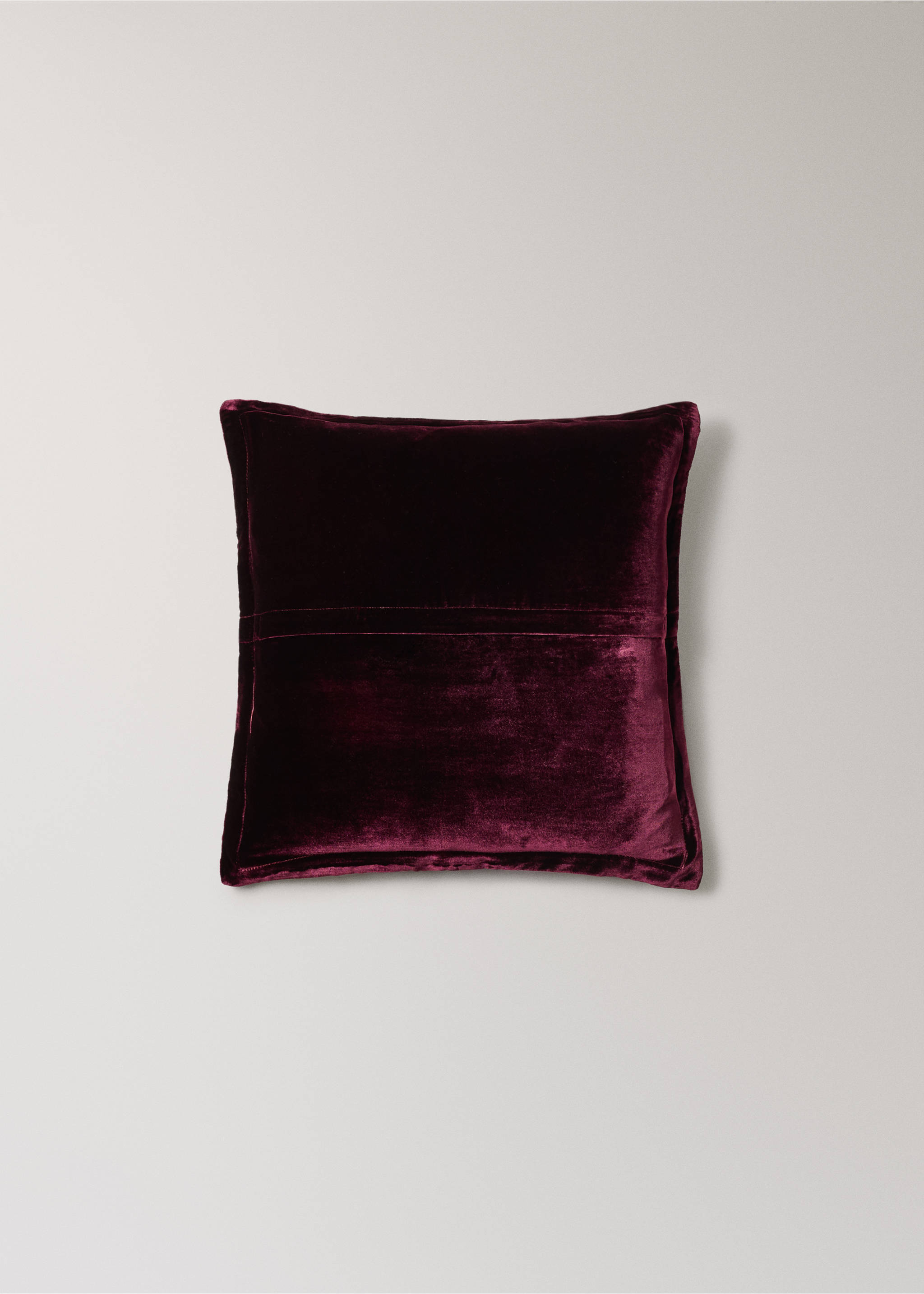 Silk velvet cushion cover 45x45 cm - Details of the article 1, Red. Ref: 17087899-00.