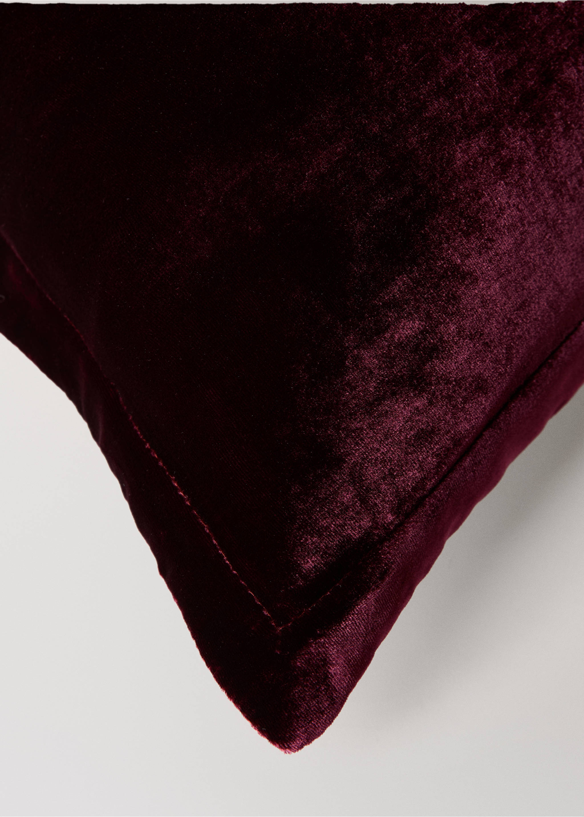 Silk velvet cushion cover 45x45 cm - Details of the article 3, Red. Ref: 17087899-00.
