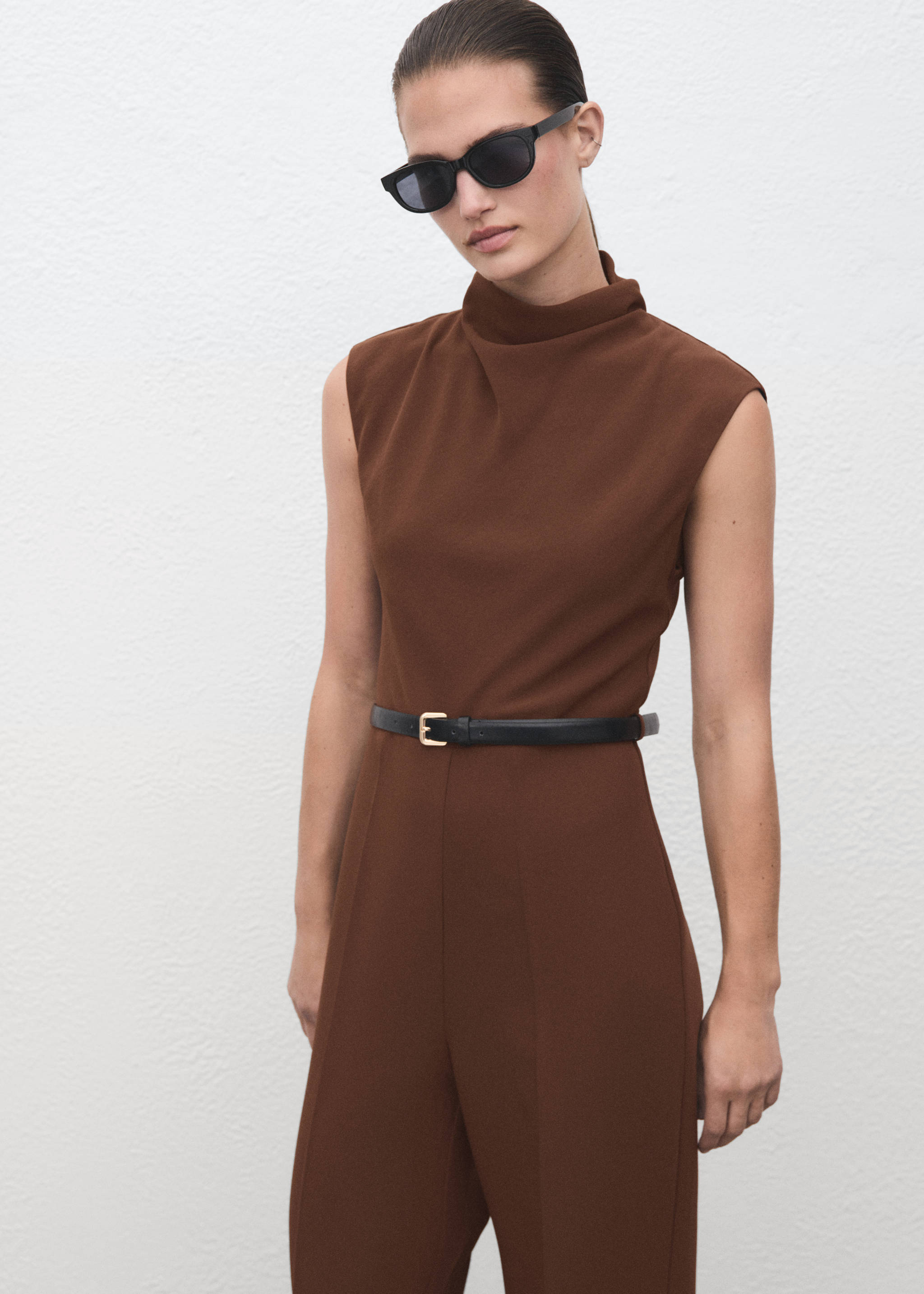 Combinaison col drapé ceinture - Plan moyen