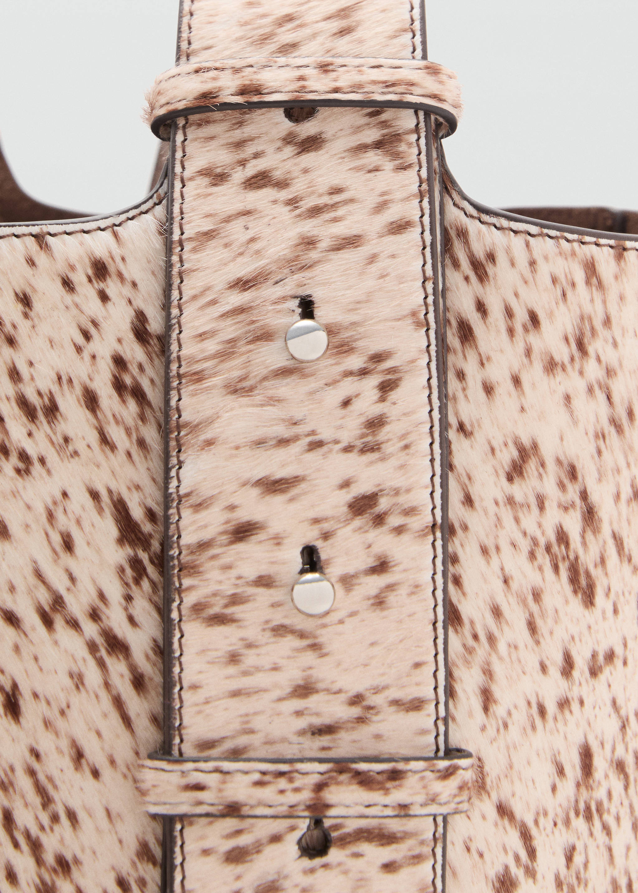 Bucketbag van leer en bont - Detail van het artikel 2