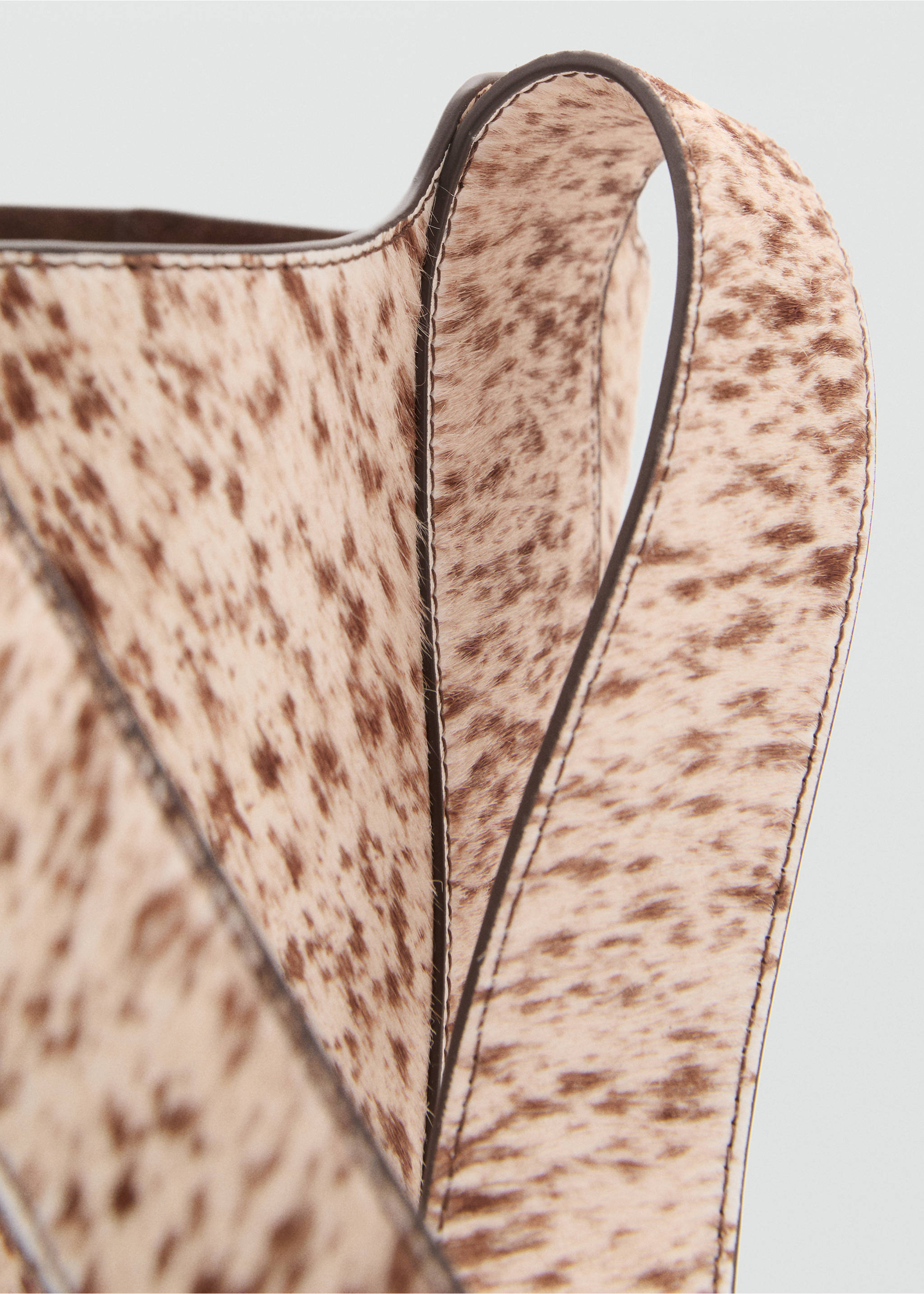 Bucketbag van leer en bont - Detail van het artikel 4, Bruin. Ref: 17088284-00.
