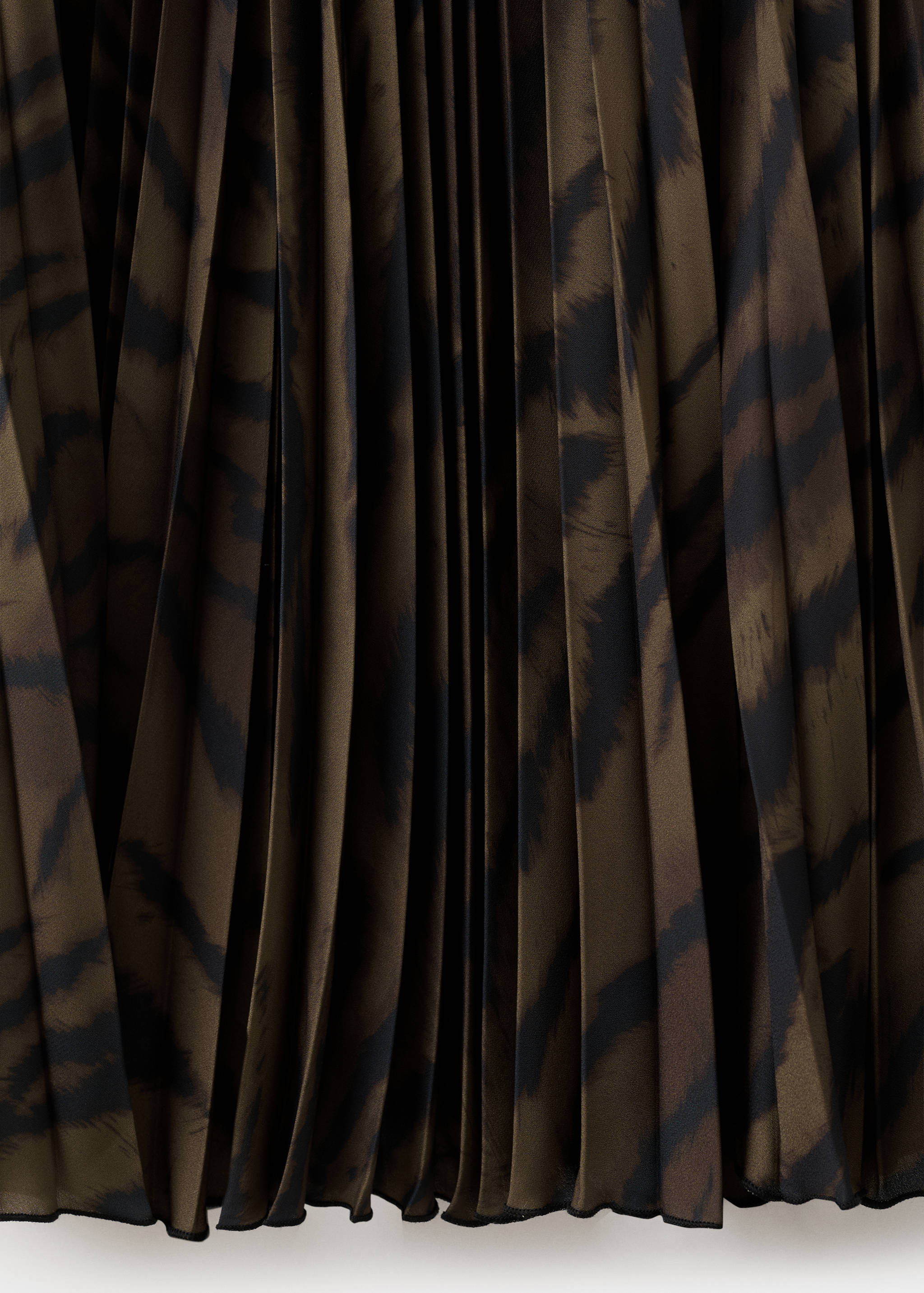Pleated skirt with belt - Details of the article 0