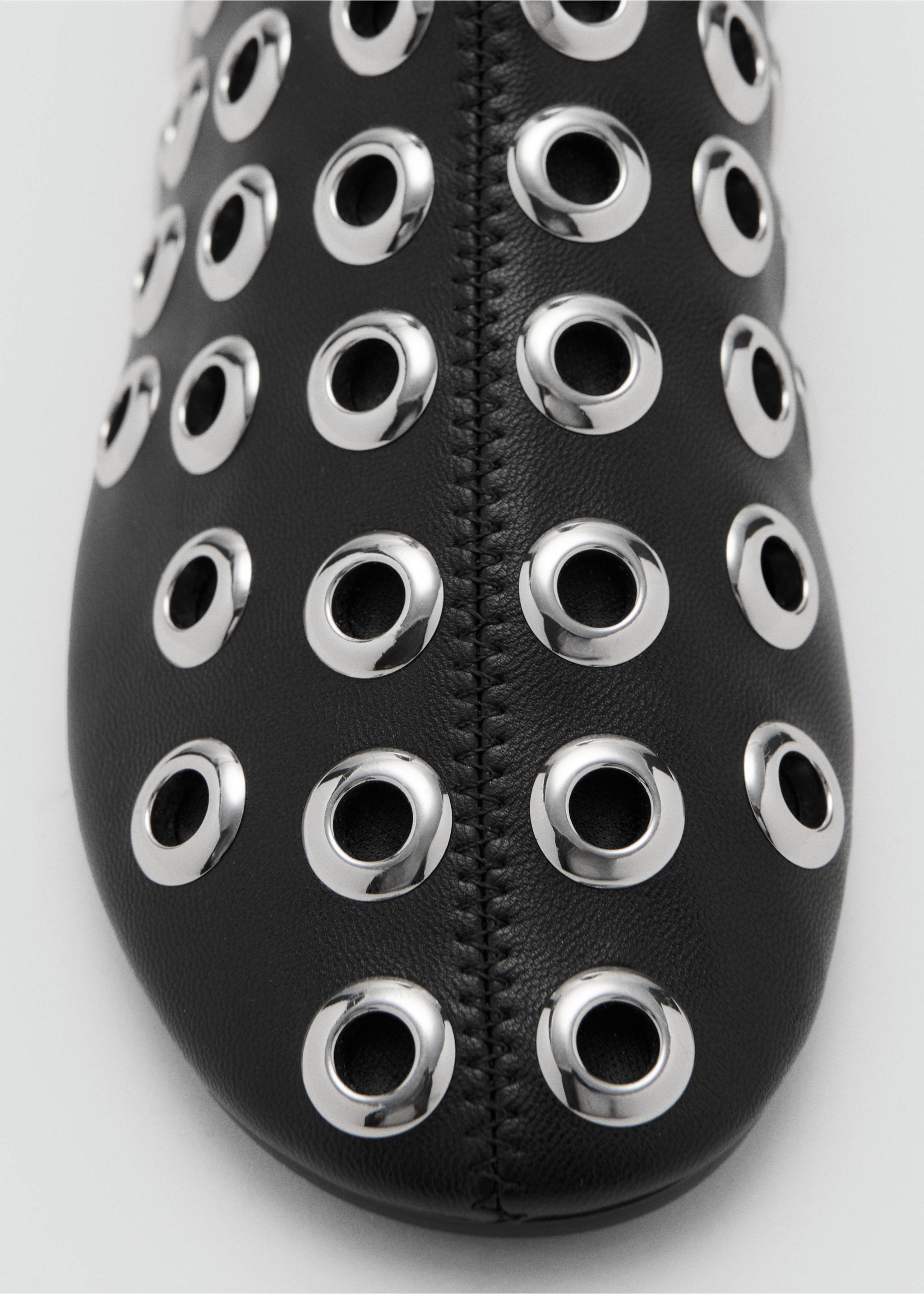 Black ankle boot detail with silver eyelets, Black. Ref: 17088633-00.