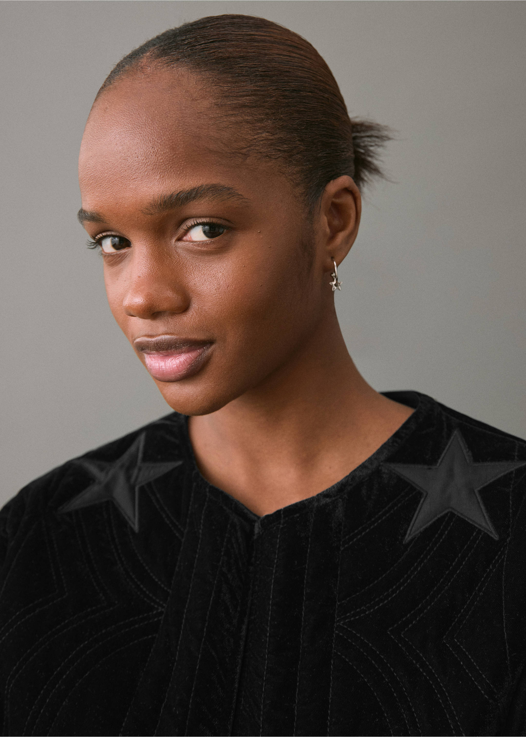 Velvet bomber jacket with star - Details of the article 1, Black. Ref: 17088638-00.
