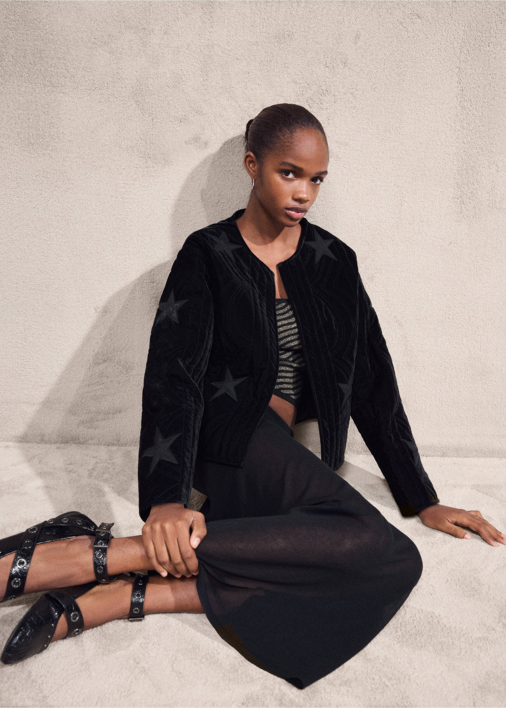Velvet bomber jacket with star - Details of the article 3, Black. Ref: 17088638-00.