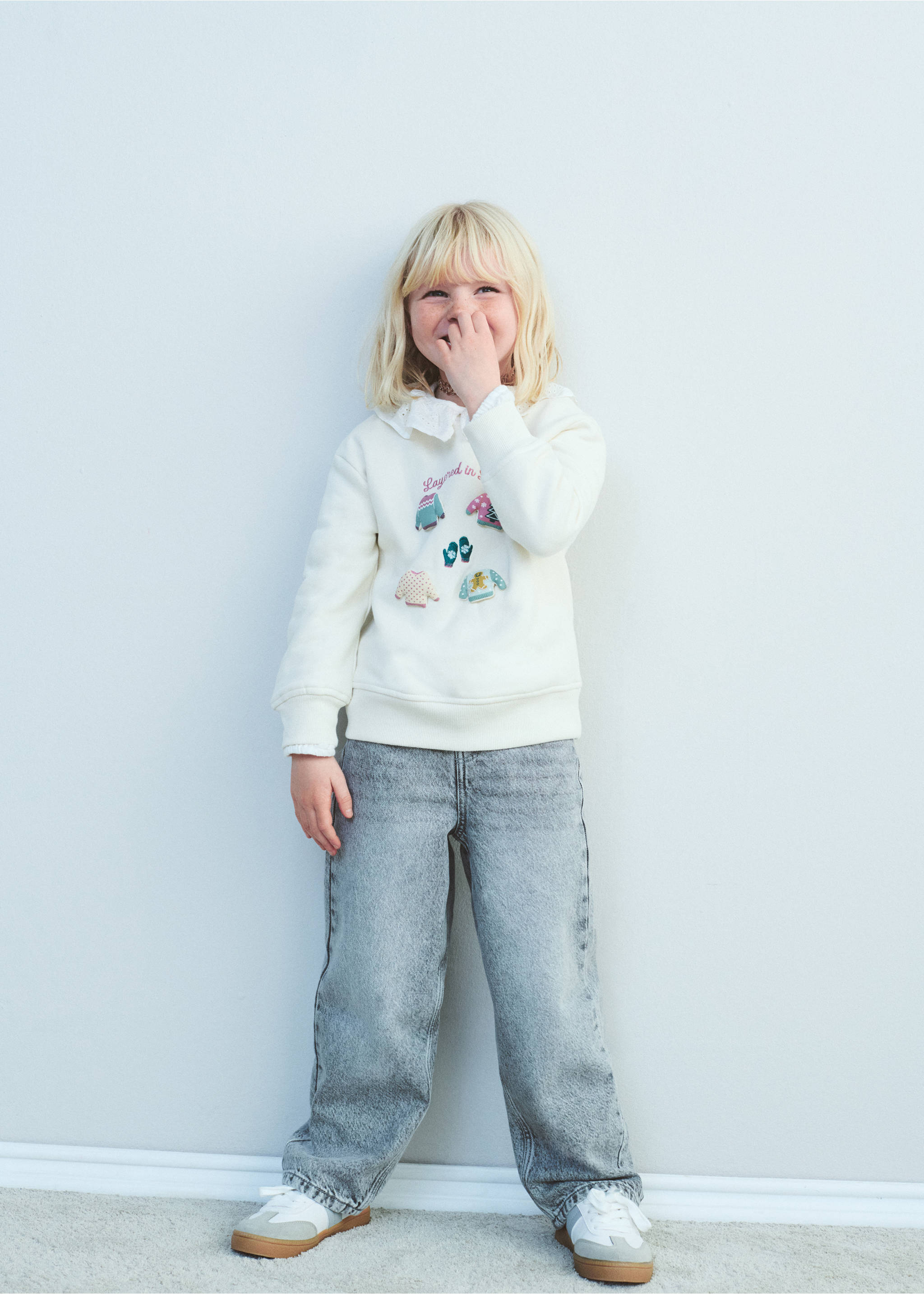 Patch sweatshirt - Details of the article 3, Ecru. Ref: 17089100-00.