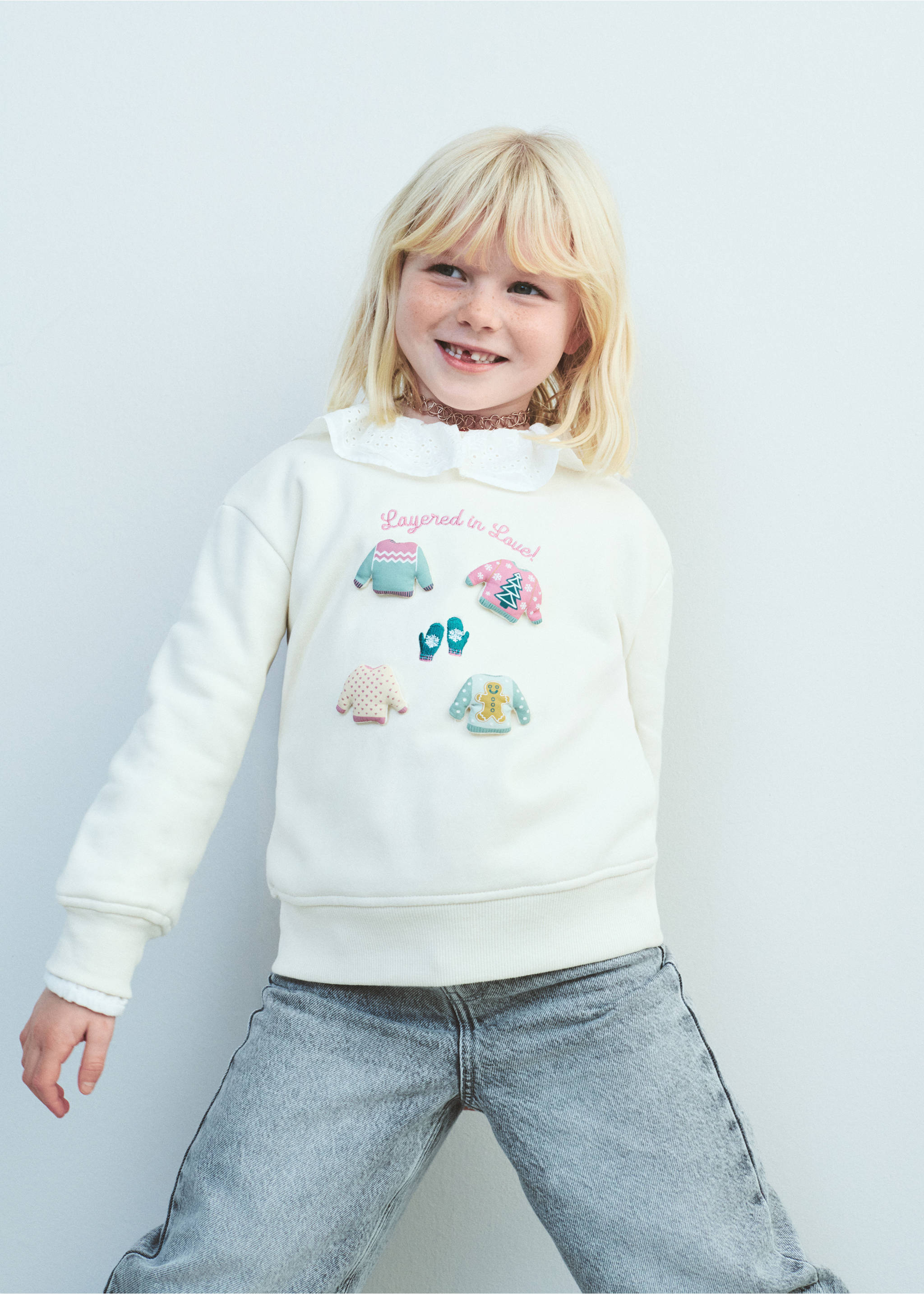 Patch sweatshirt - Details of the article 5, Ecru. Ref: 17089100-00.