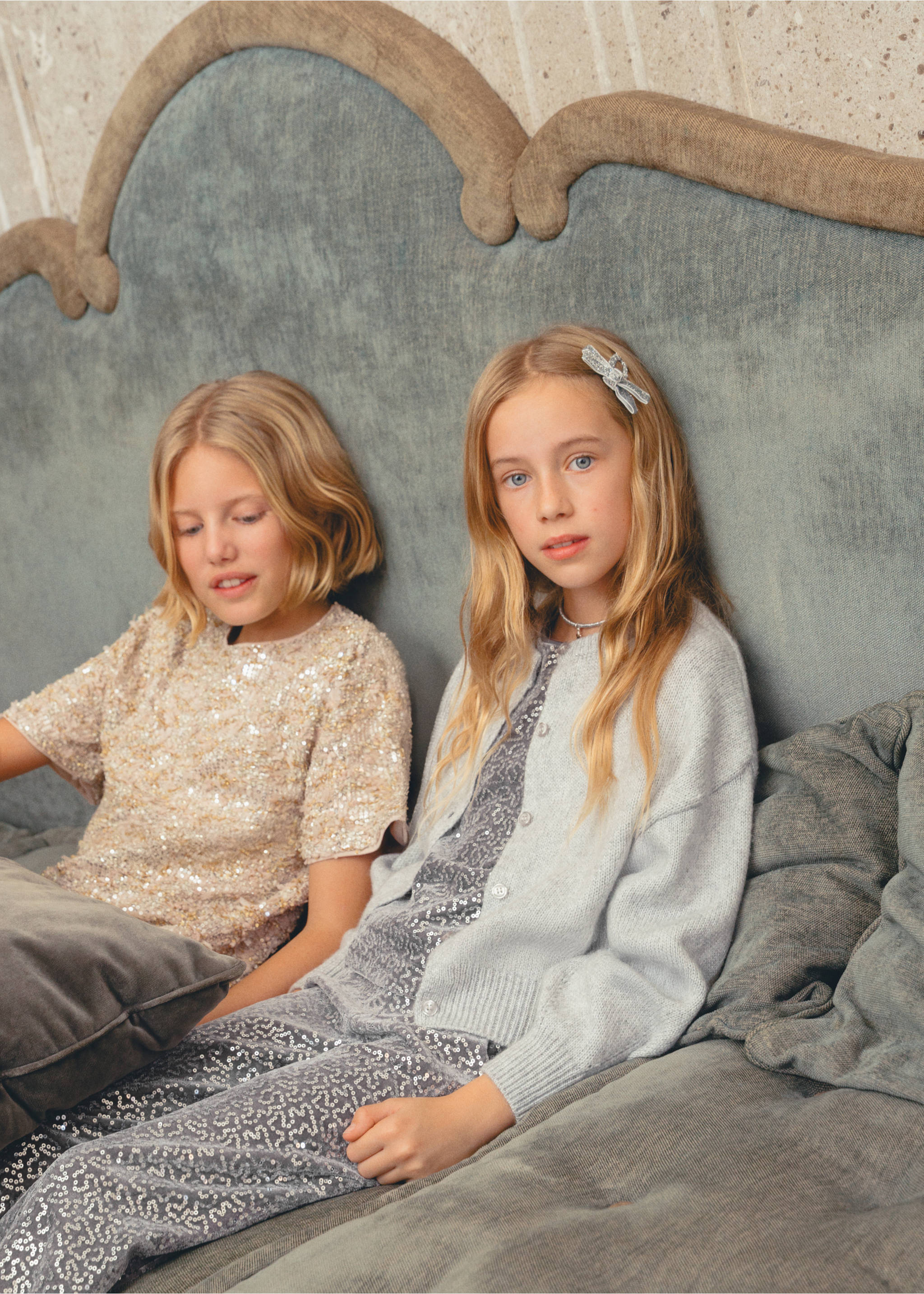 Knitted cardigan with shiny details - Details of the article 5, Light Heather Grey. Ref: 17089102-00.