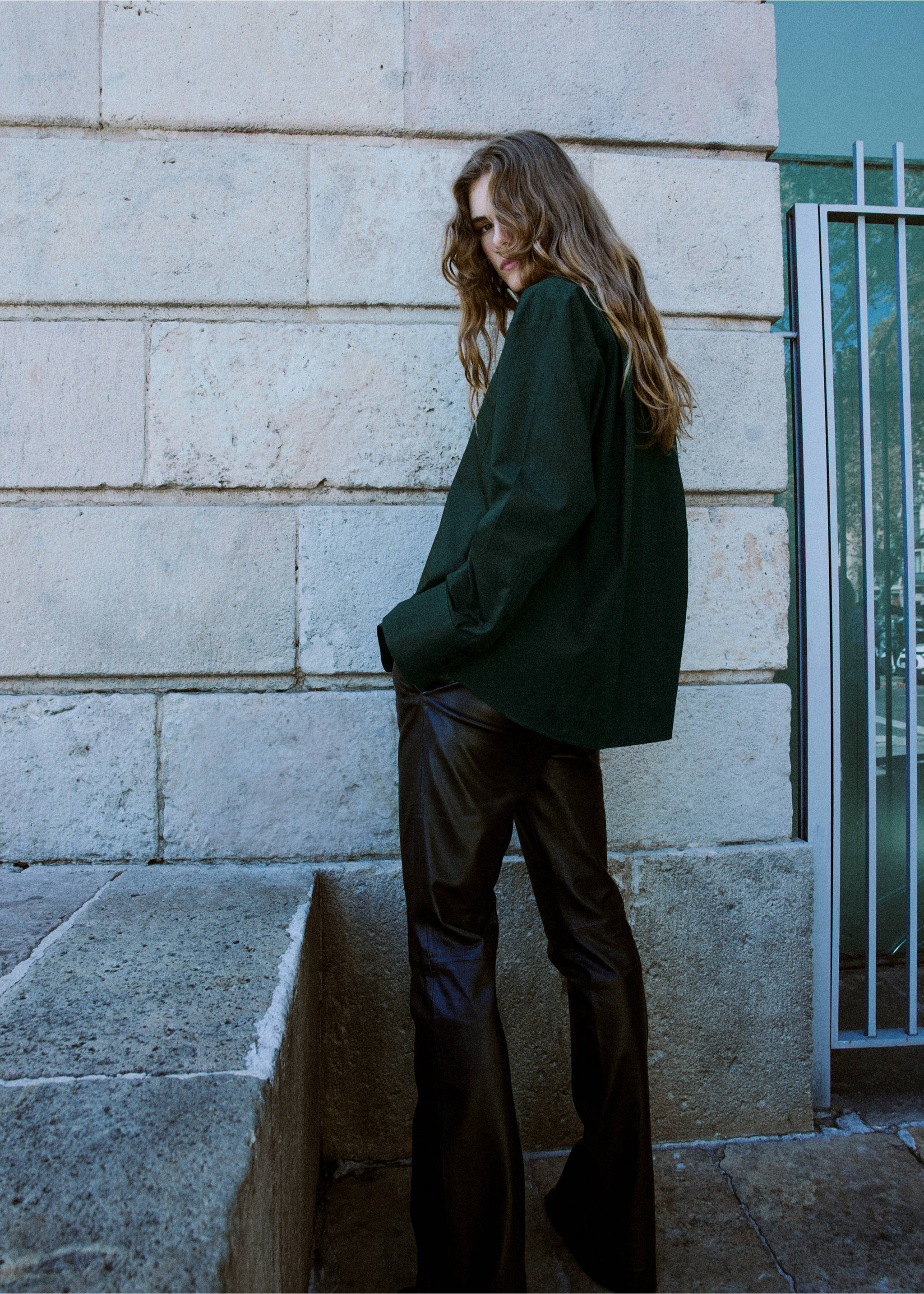 Oversized overhemd met zakken - Detail van het artikel 1, Groen. Ref: 17089212-00.