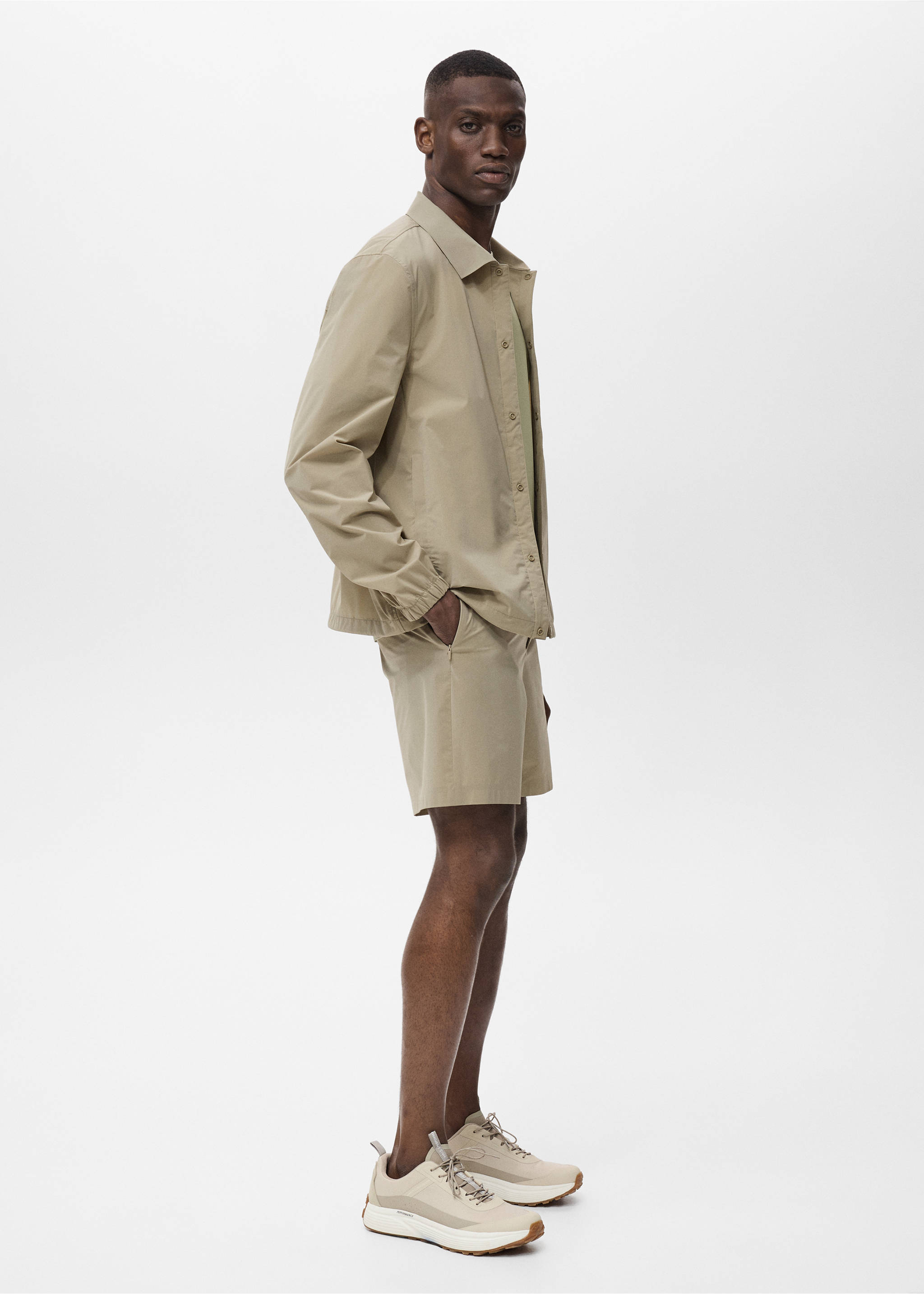 Water-repellent bermuda shorts - Details of the article 2, Khaki. Ref: 17091136-00.