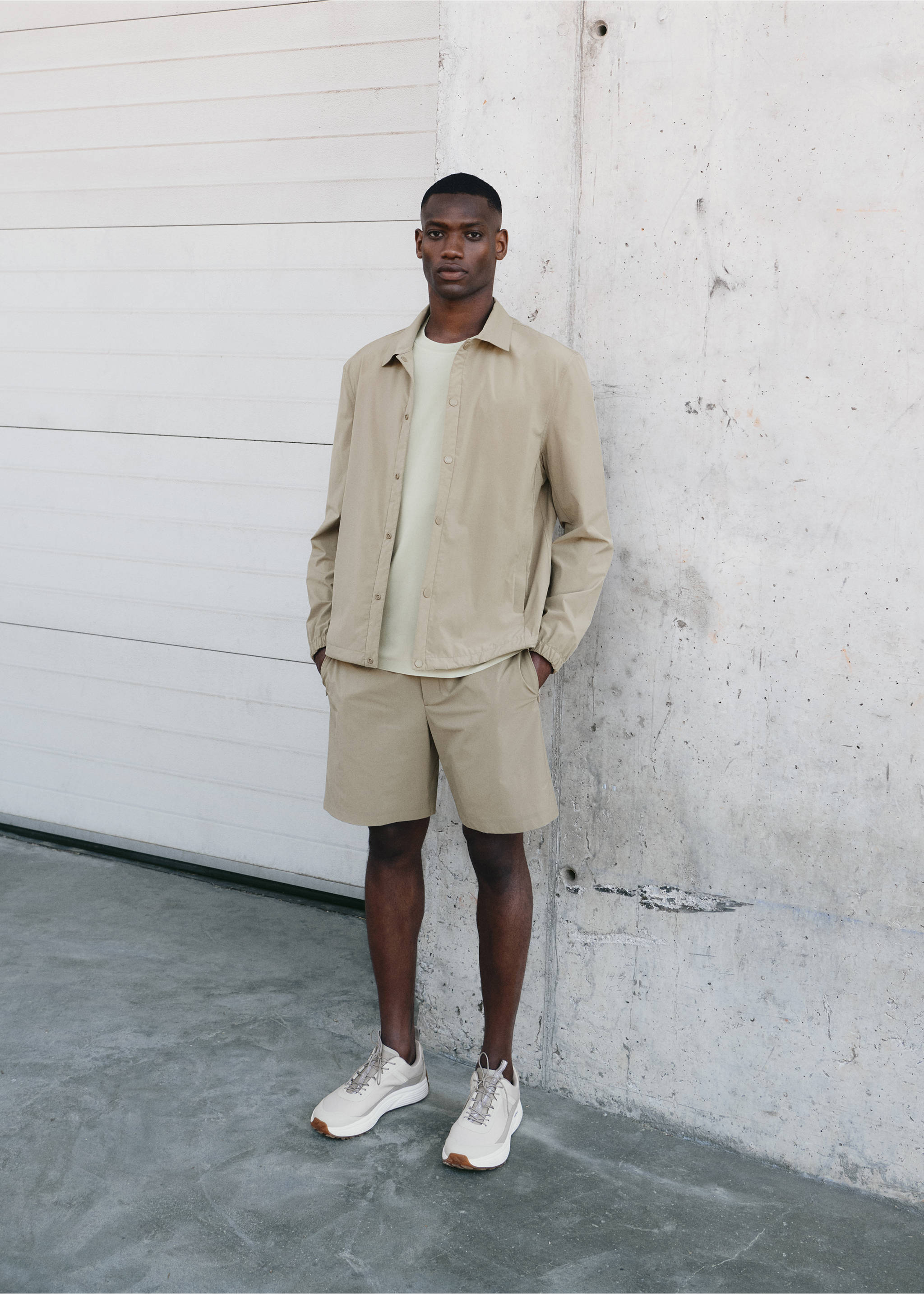Water-repellent bermuda shorts - Details of the article 5, Khaki. Ref: 17091136-00.