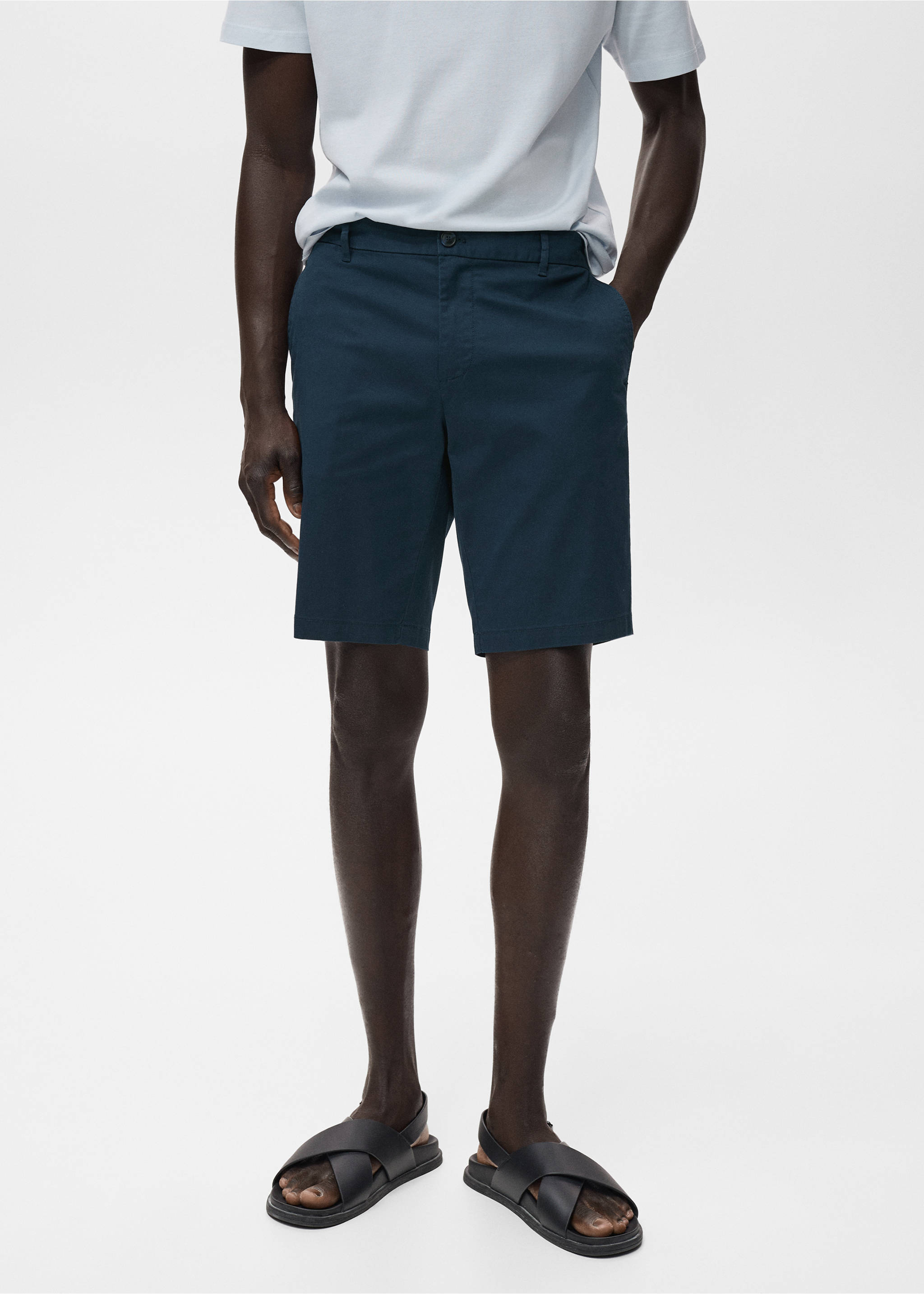 Slim-Fit-Bermudashorts im Chino-Stil aus Baumwolle - Mittlere Ansicht, Dunkles Marineblau. Ref: 17091141-00.