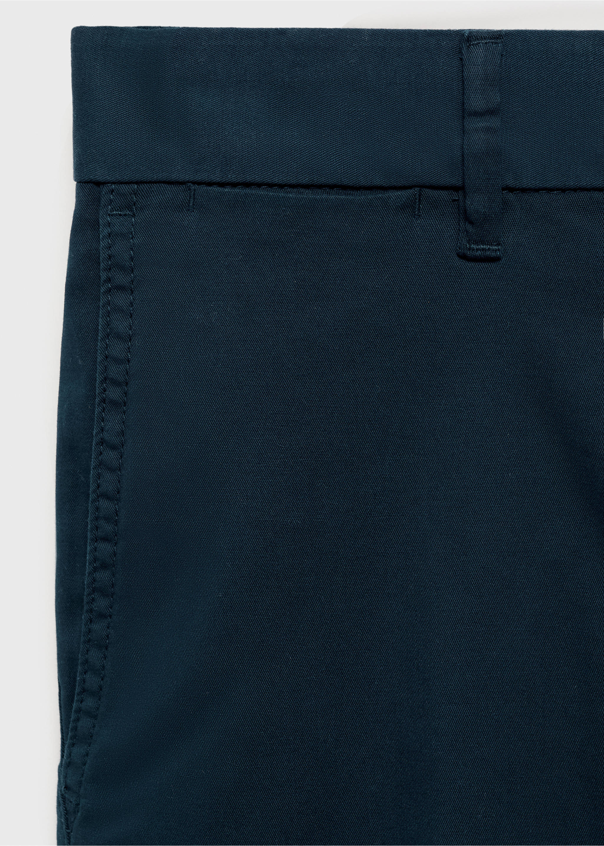 Slim-Fit-Bermudashorts im Chino-Stil aus Baumwolle - Detail des Artikels 0, Dunkles Marineblau. Ref: 17091141-00.