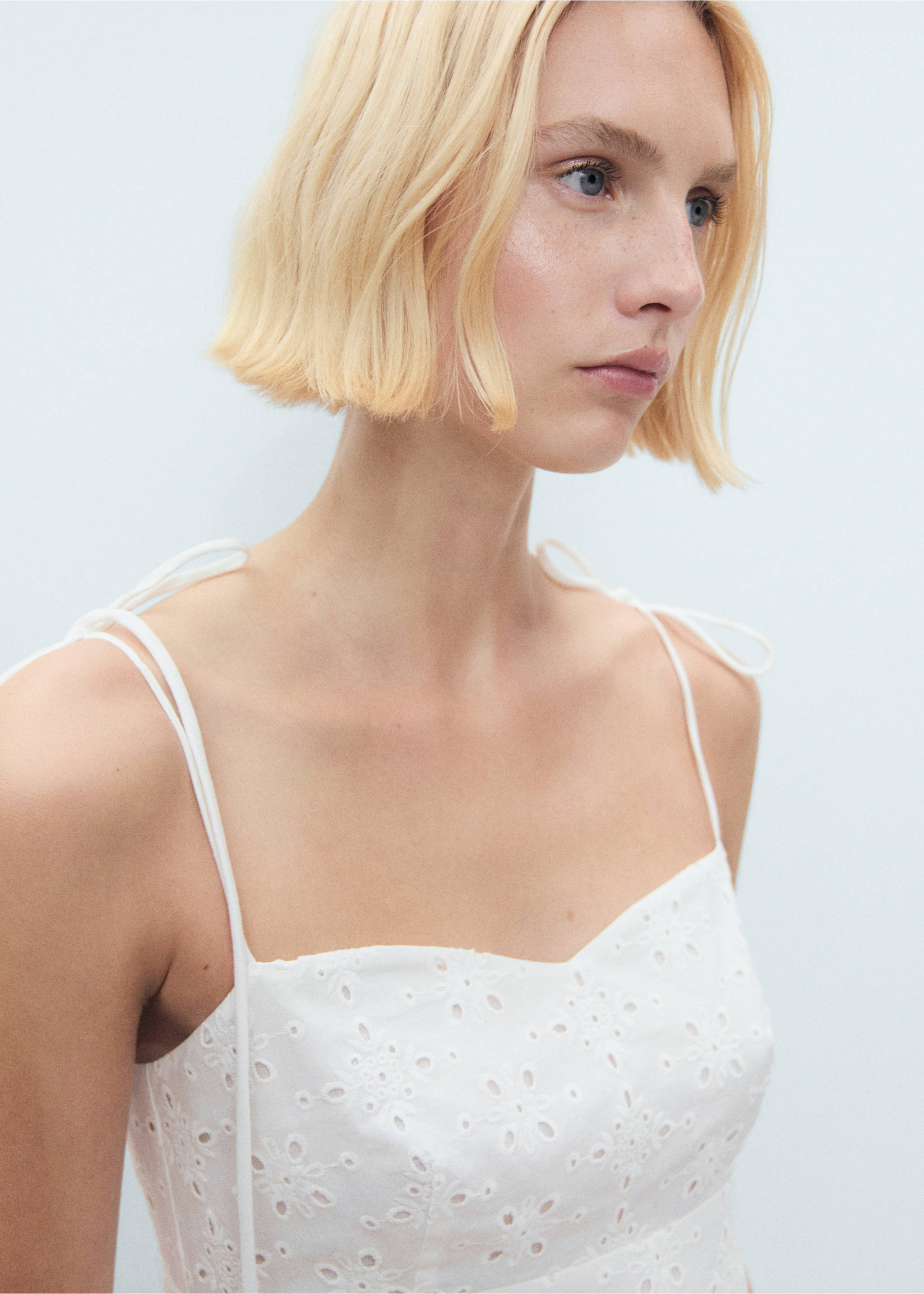 Die-cut midi-dress - Details of the article 1, White. Ref: 17091149-00.
