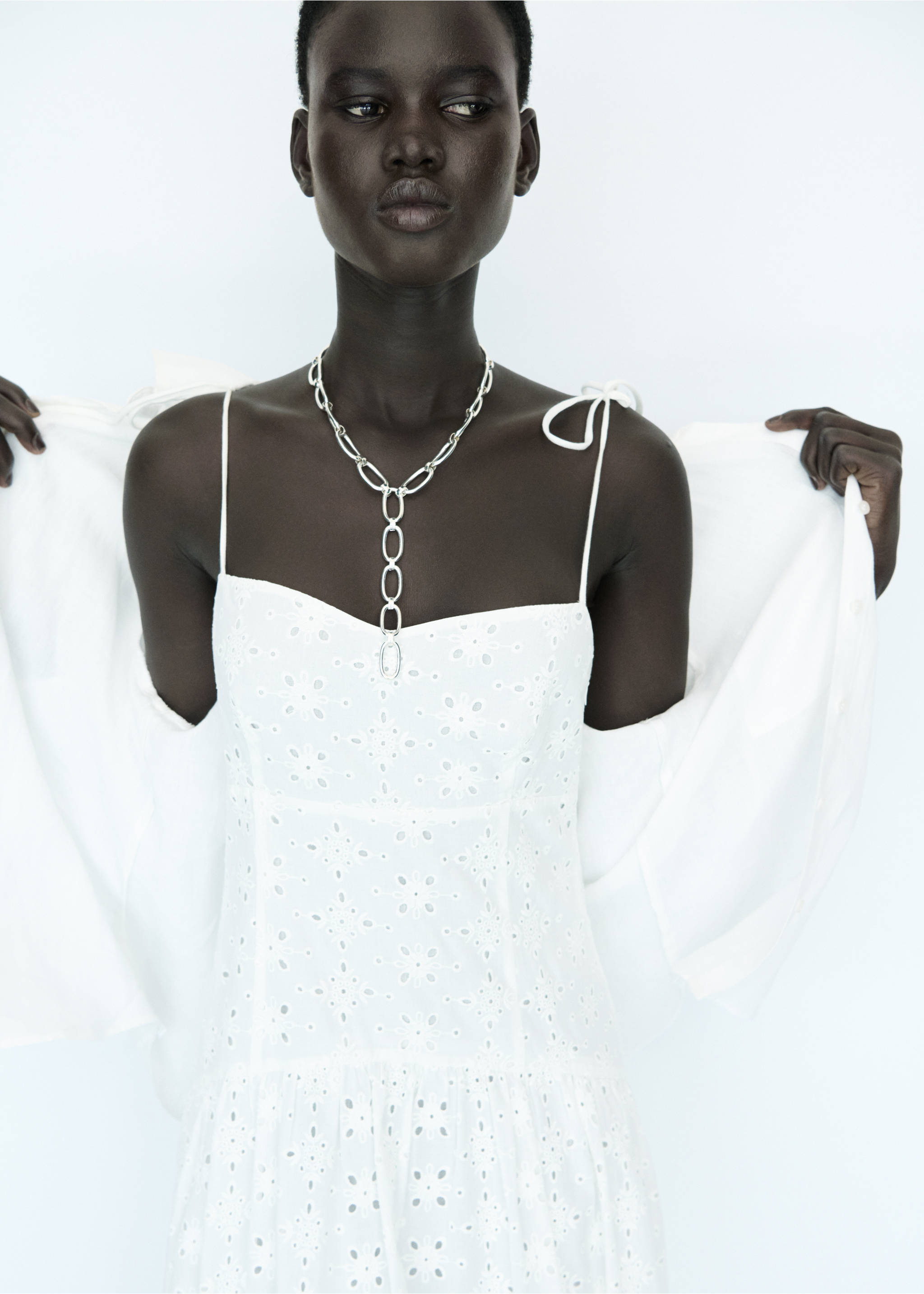 Die-cut midi-dress - Details of the article 7, White. Ref: 17091149-00.