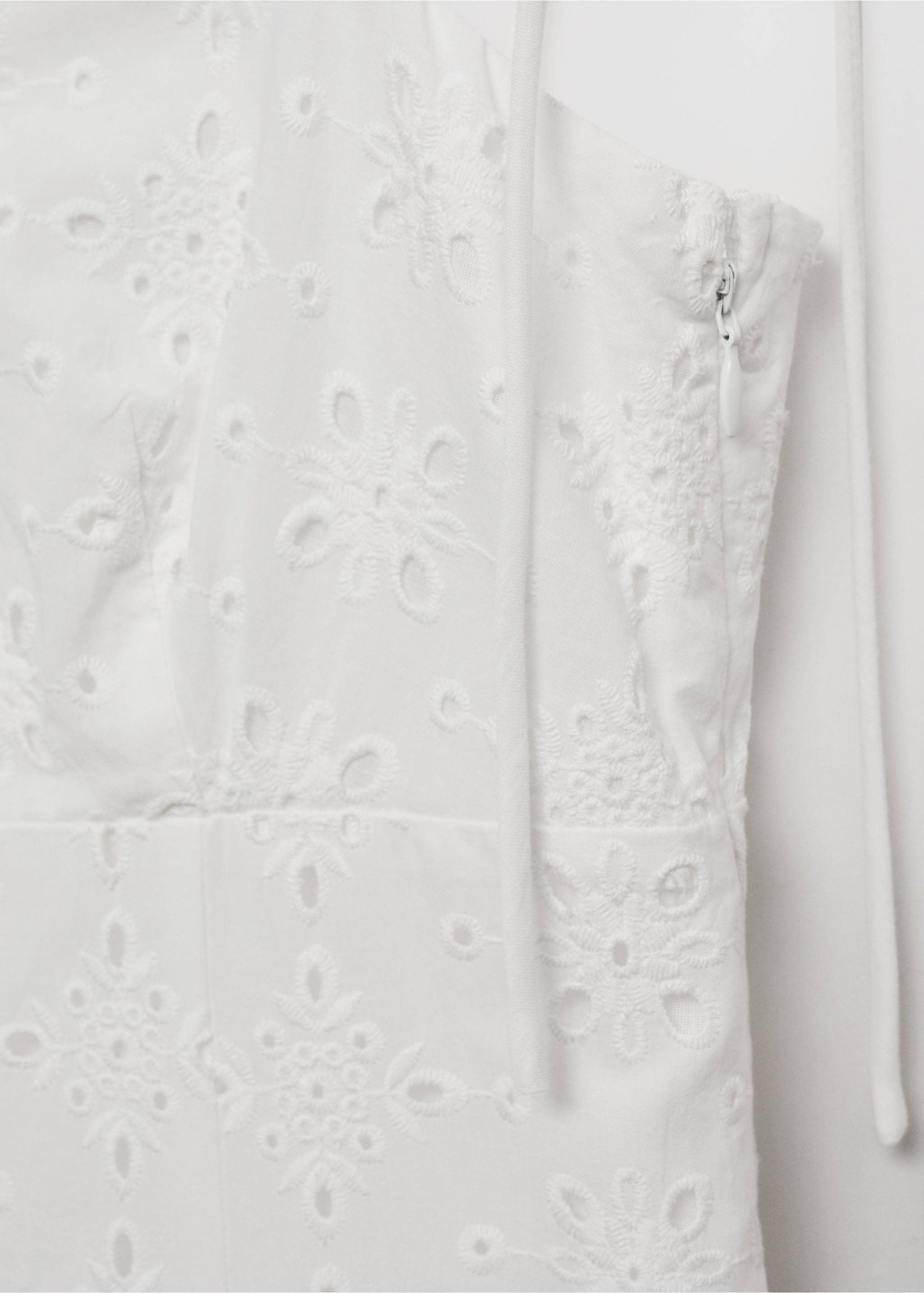 Die-cut midi-dress - Details of the article 8, White. Ref: 17091149-00.