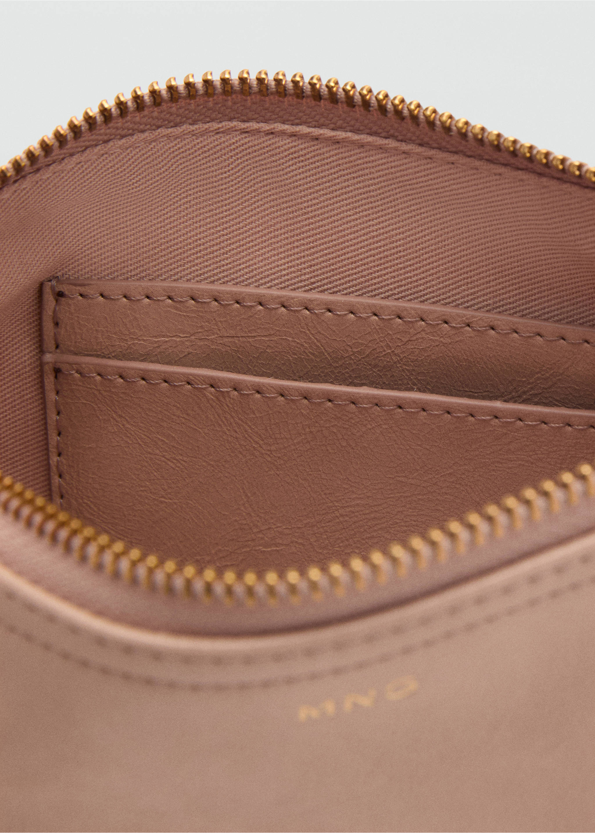 Pebble-effect pochette - Details of the article 1, Pastel Pink. Ref: 17091153-00.