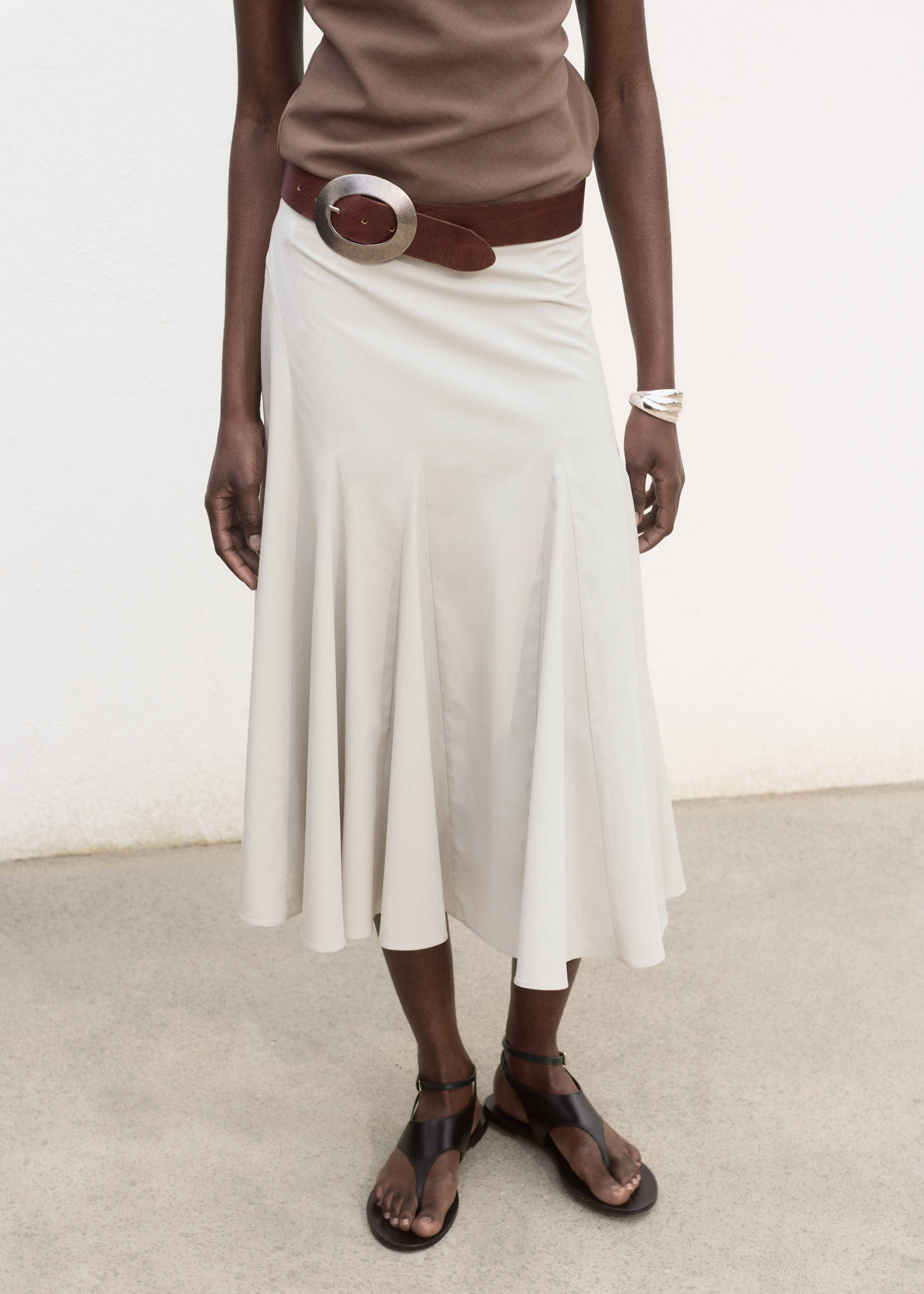 Jupe midi à plis - Plan moyen