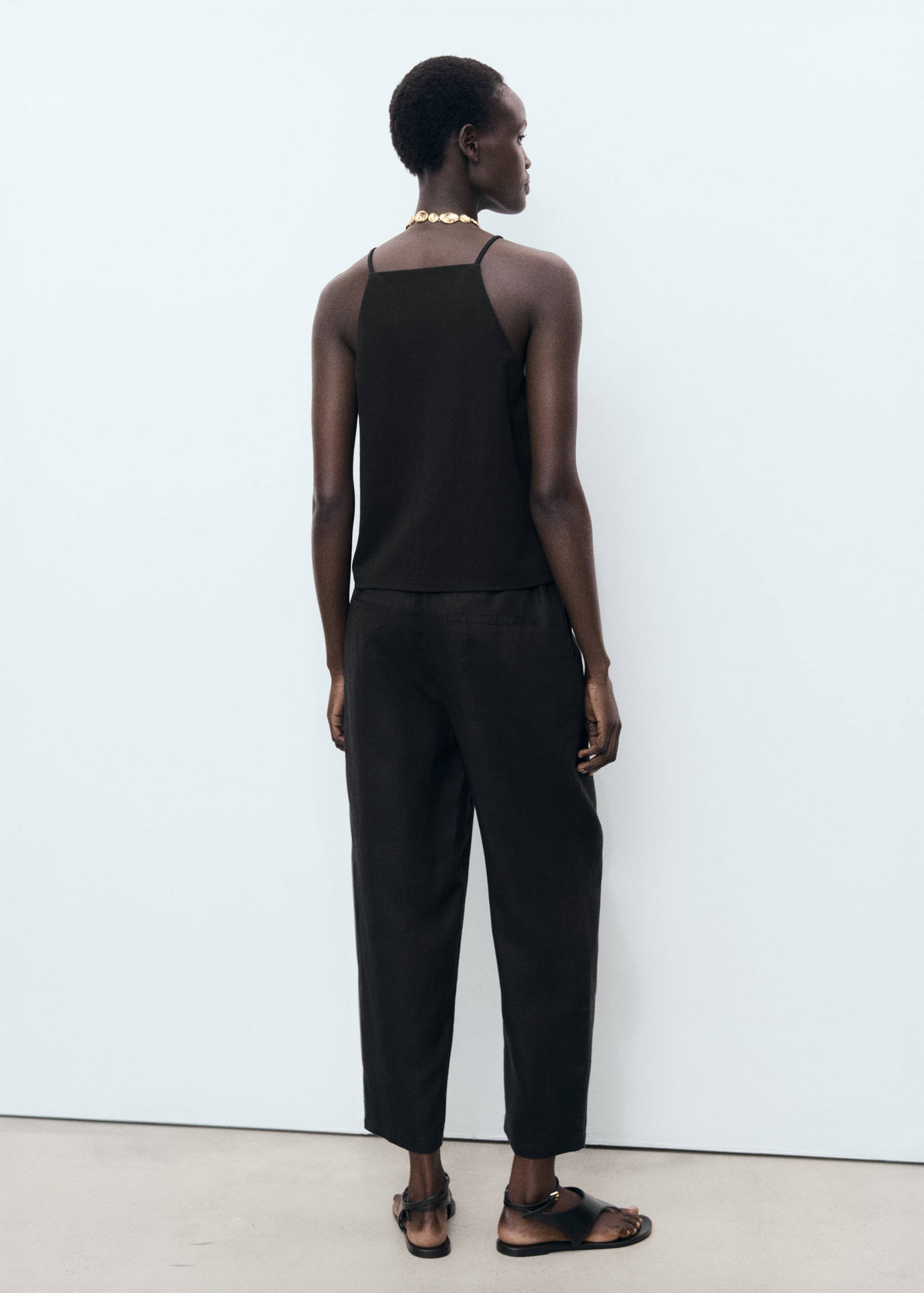 Linen trousers with drawstring - Reverse of the article