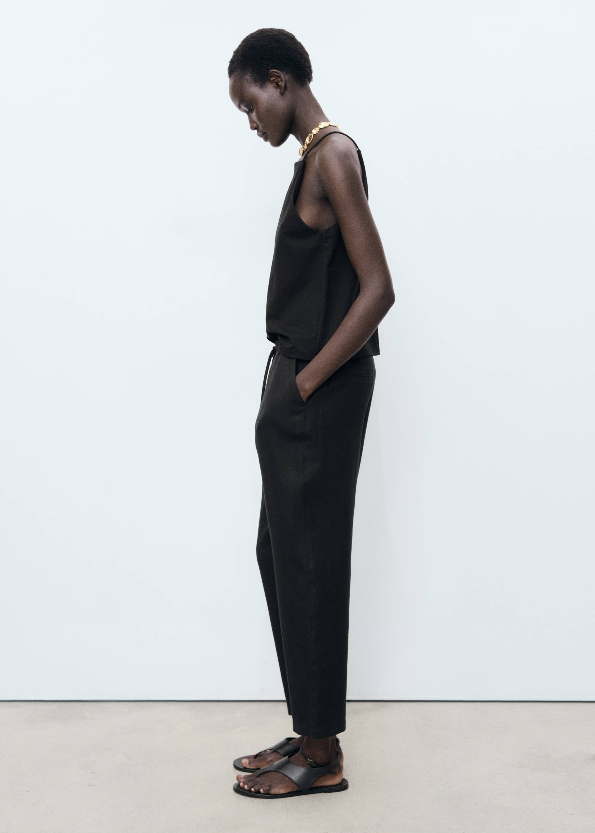 Linen trousers with drawstring - Details of the article 2, Black. Ref: 17091162-00.