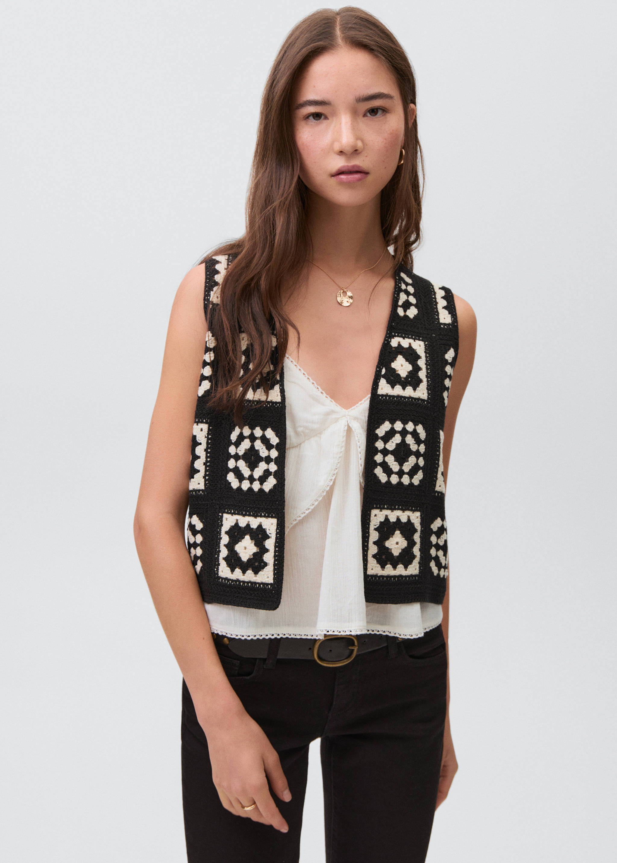 Crochet knitted vest - Medium plane