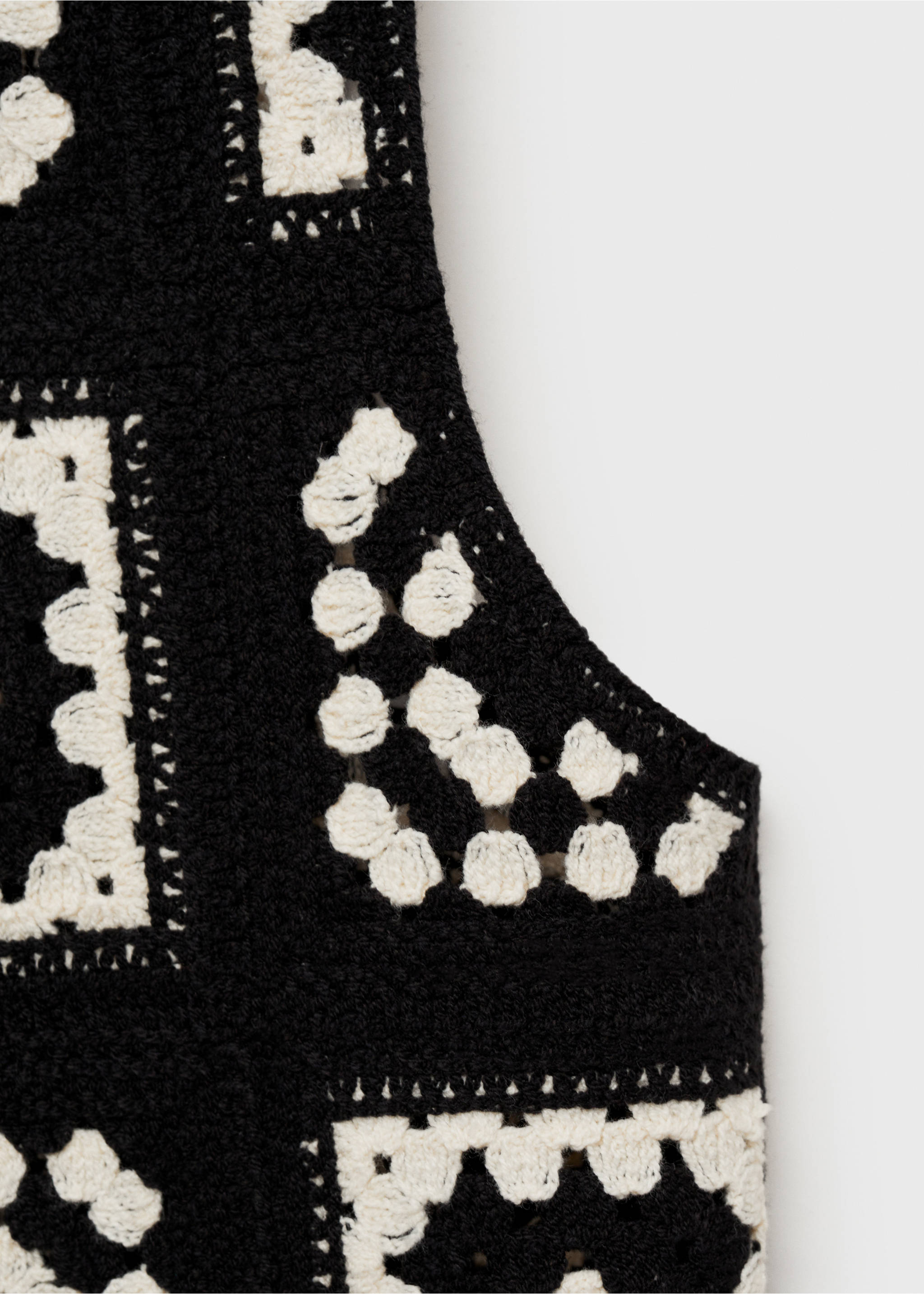 Crochet knitted vest - Details of the article 8, Black. Ref: 17091163-00.