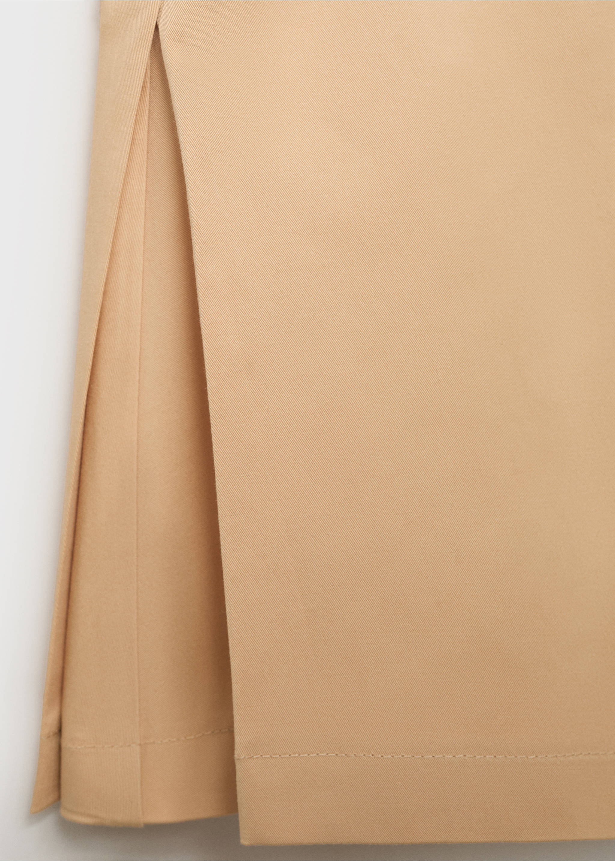 Straight pleated shorts - Details of the article 8, Medium Brown. Ref: 17091166-00.
