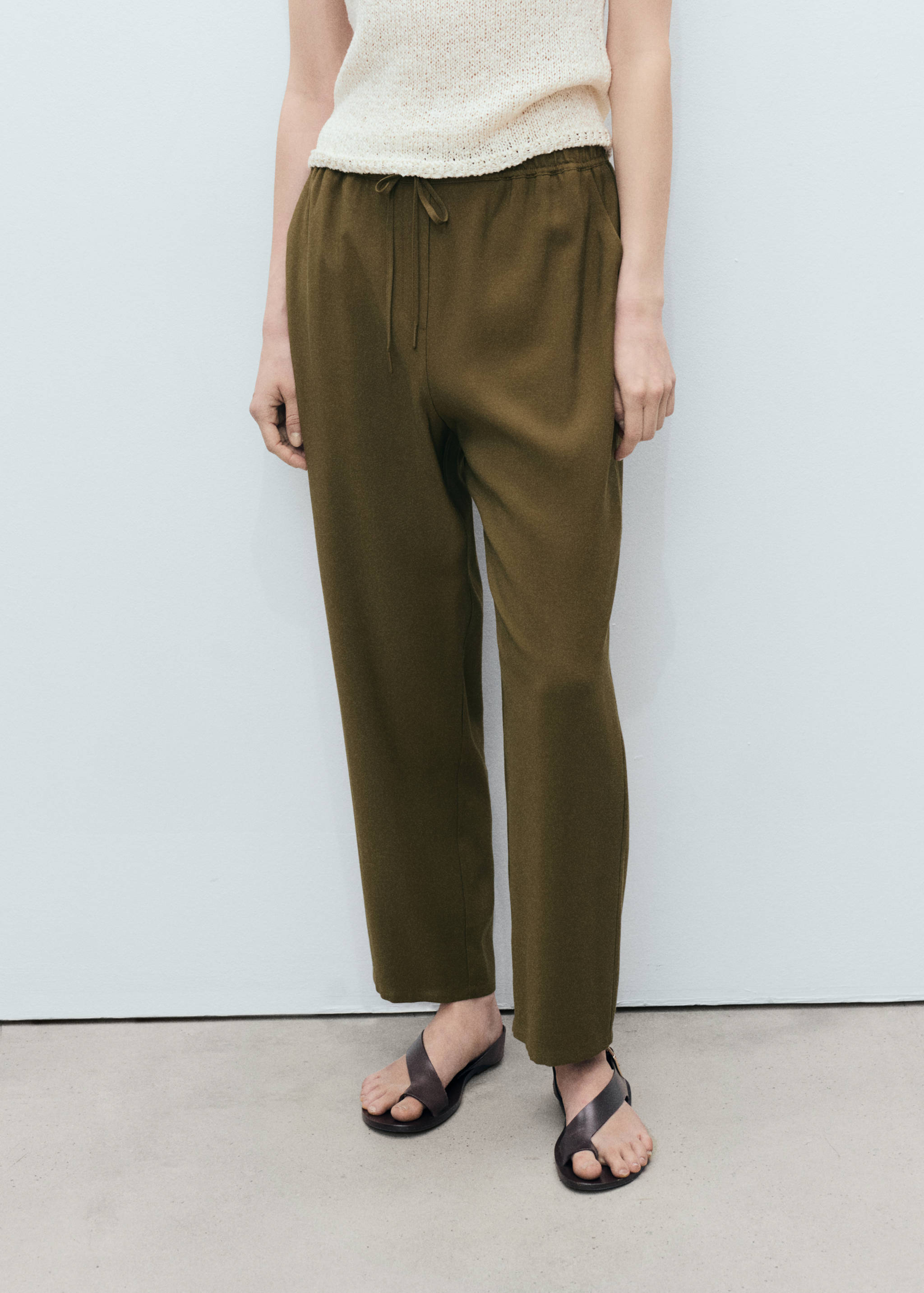 Fließende Hose mit Kordel - Mittlere Ansicht