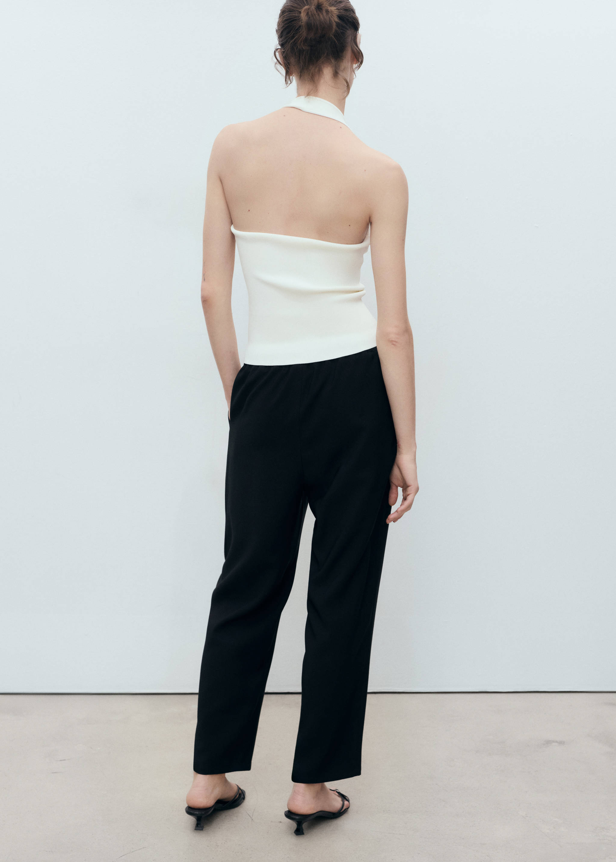 Fließende Hose mit Kordel - Rückseite des Artikels