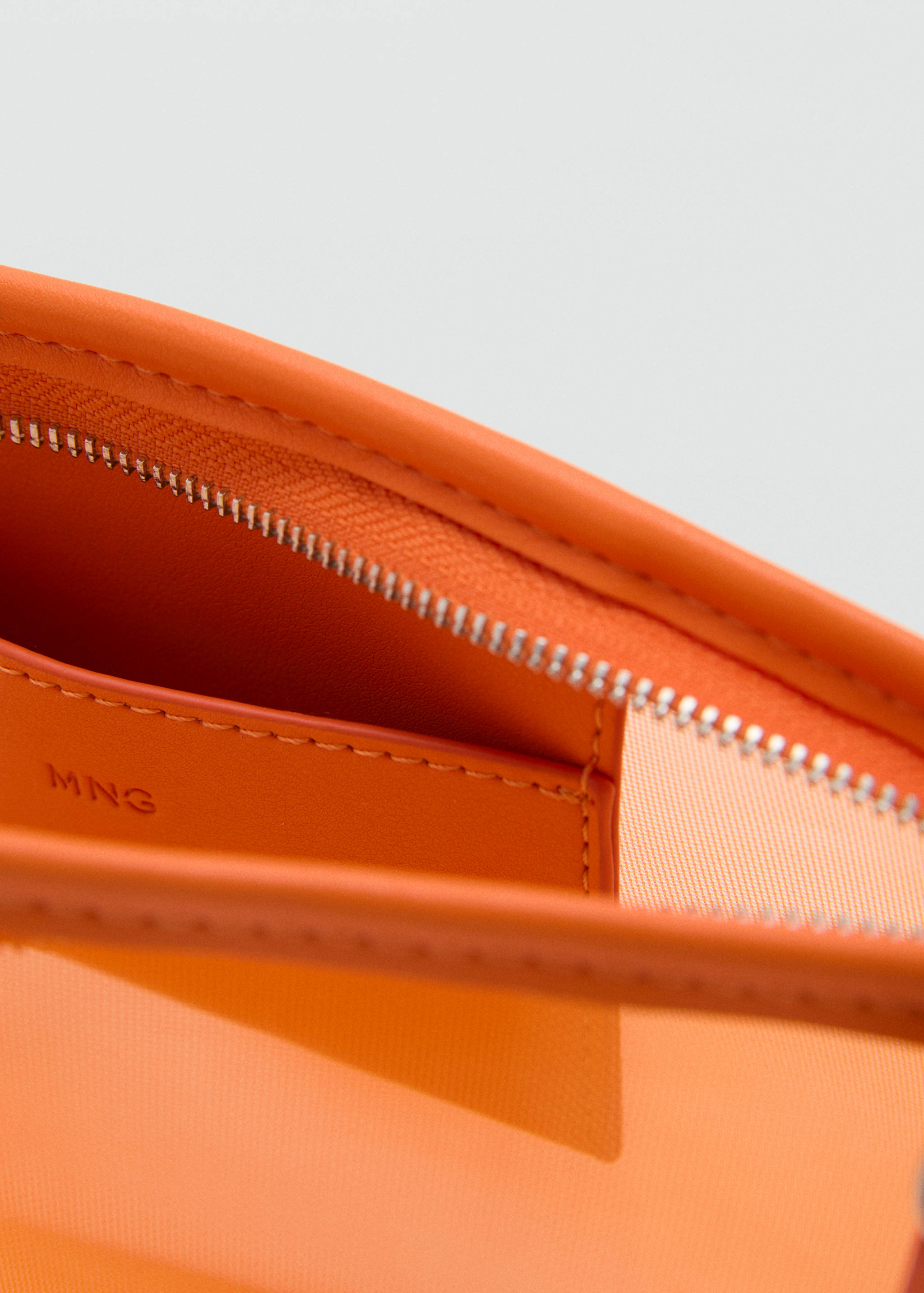 Mesh toiletry bag - Details of the article 1