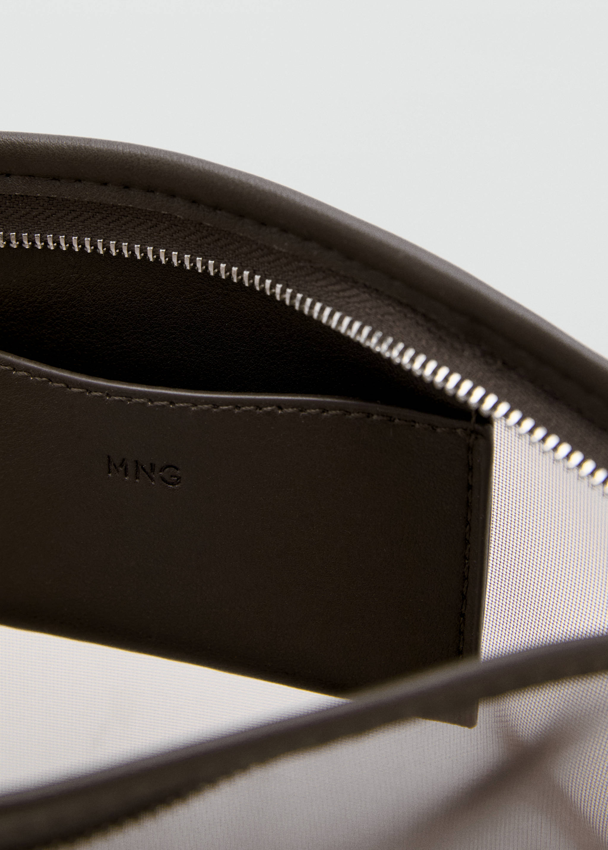 Mesh toiletry bag - Details of the article 1