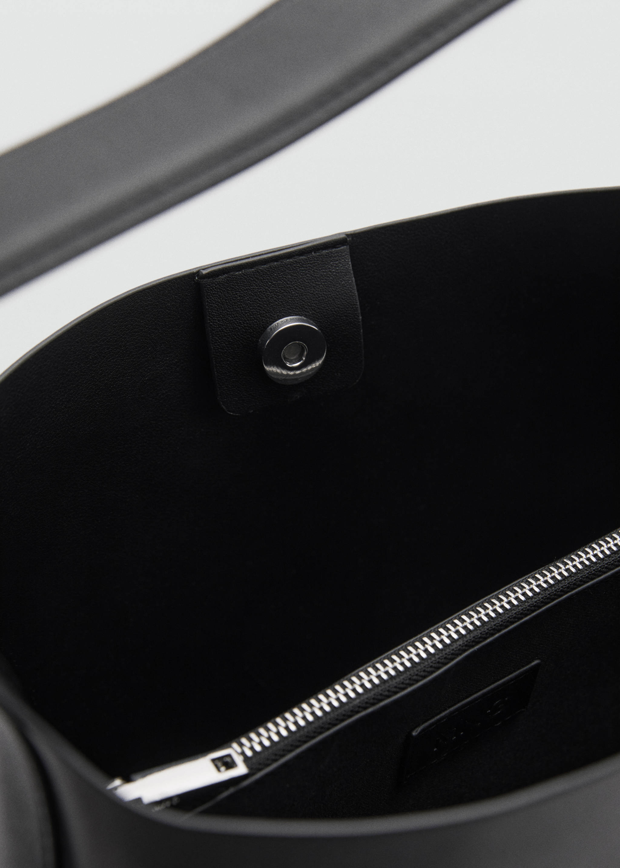 Bucket bag with buckle - Details of the article 2