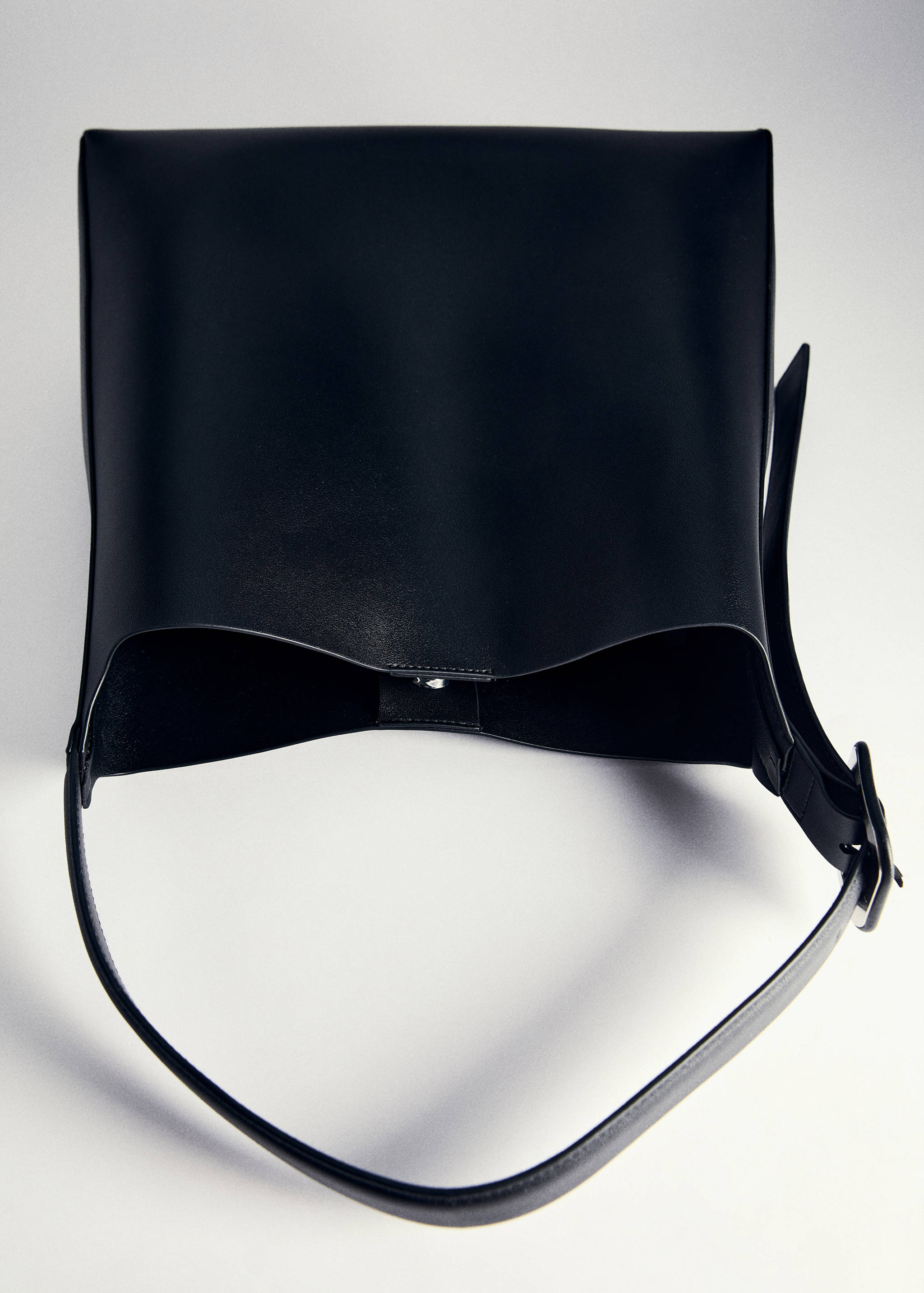 Bucket bag with buckle - Details of the article 5