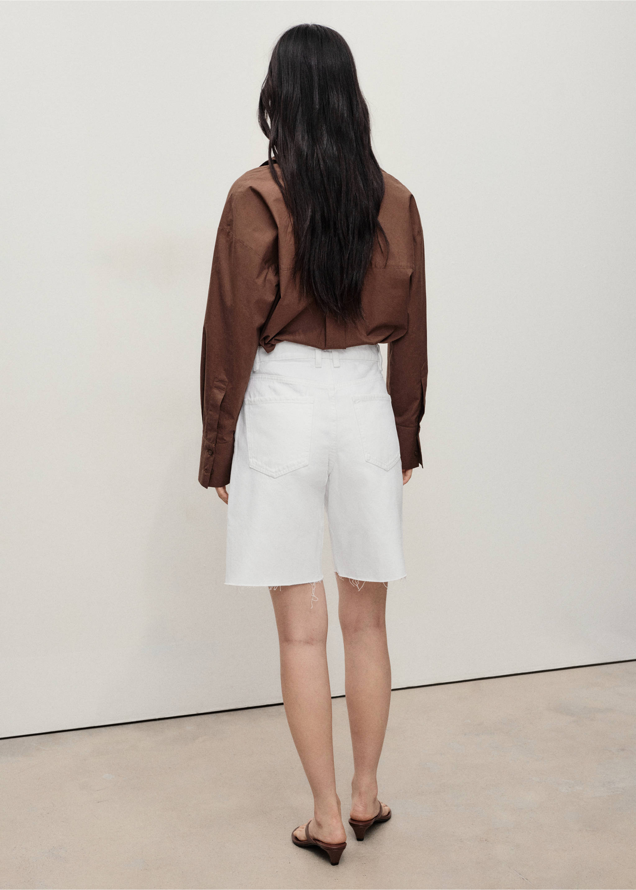 Frayed hem denim shorts - Reverse of the article, White. Ref: 17091178-00.