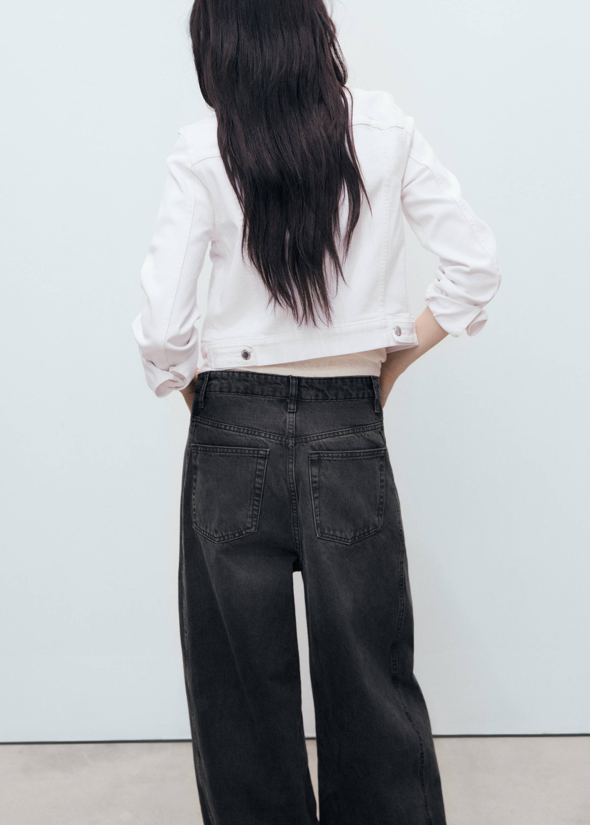 Pockets denim jacket - Reverse of the article