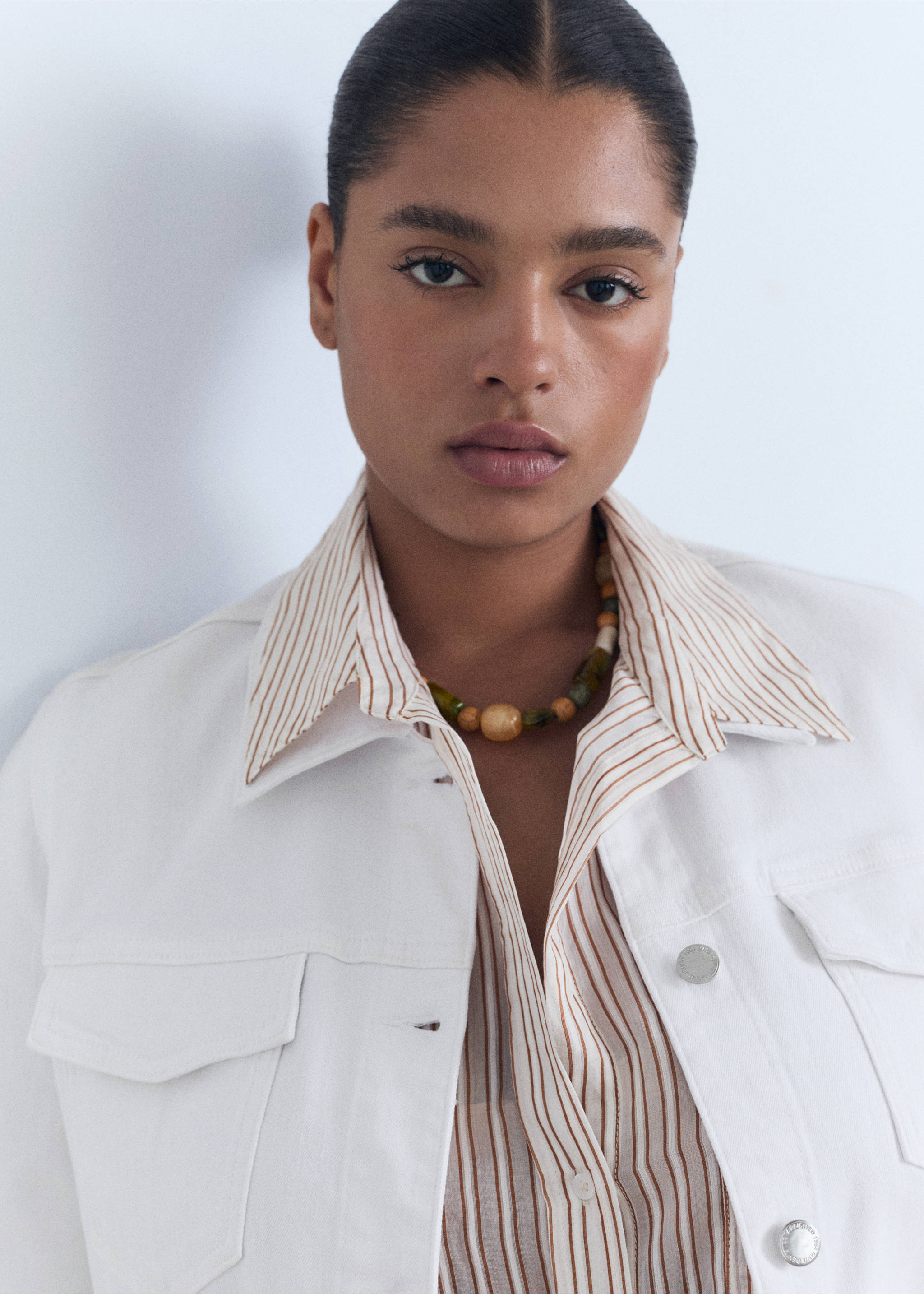 Pockets denim jacket - Details of the article 4, White. Ref: 17091189-00.