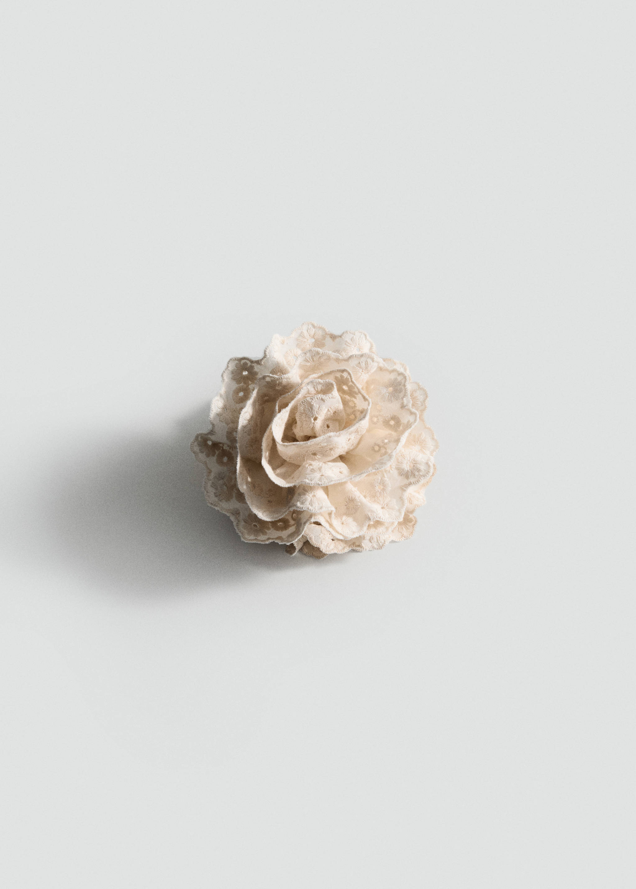 Embroidered flower clip - Article without model