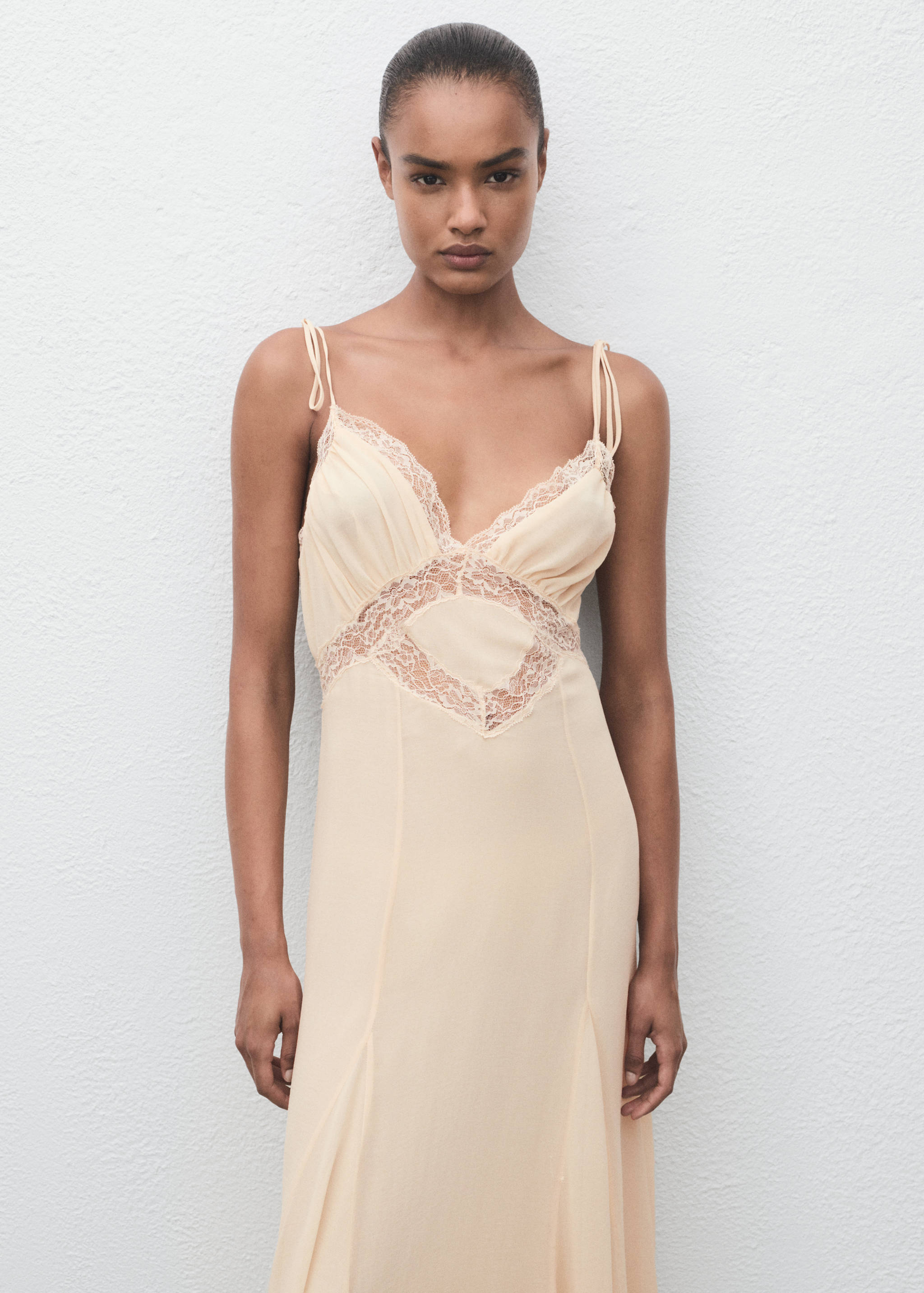 Vestido lencero encaje - Plano medio