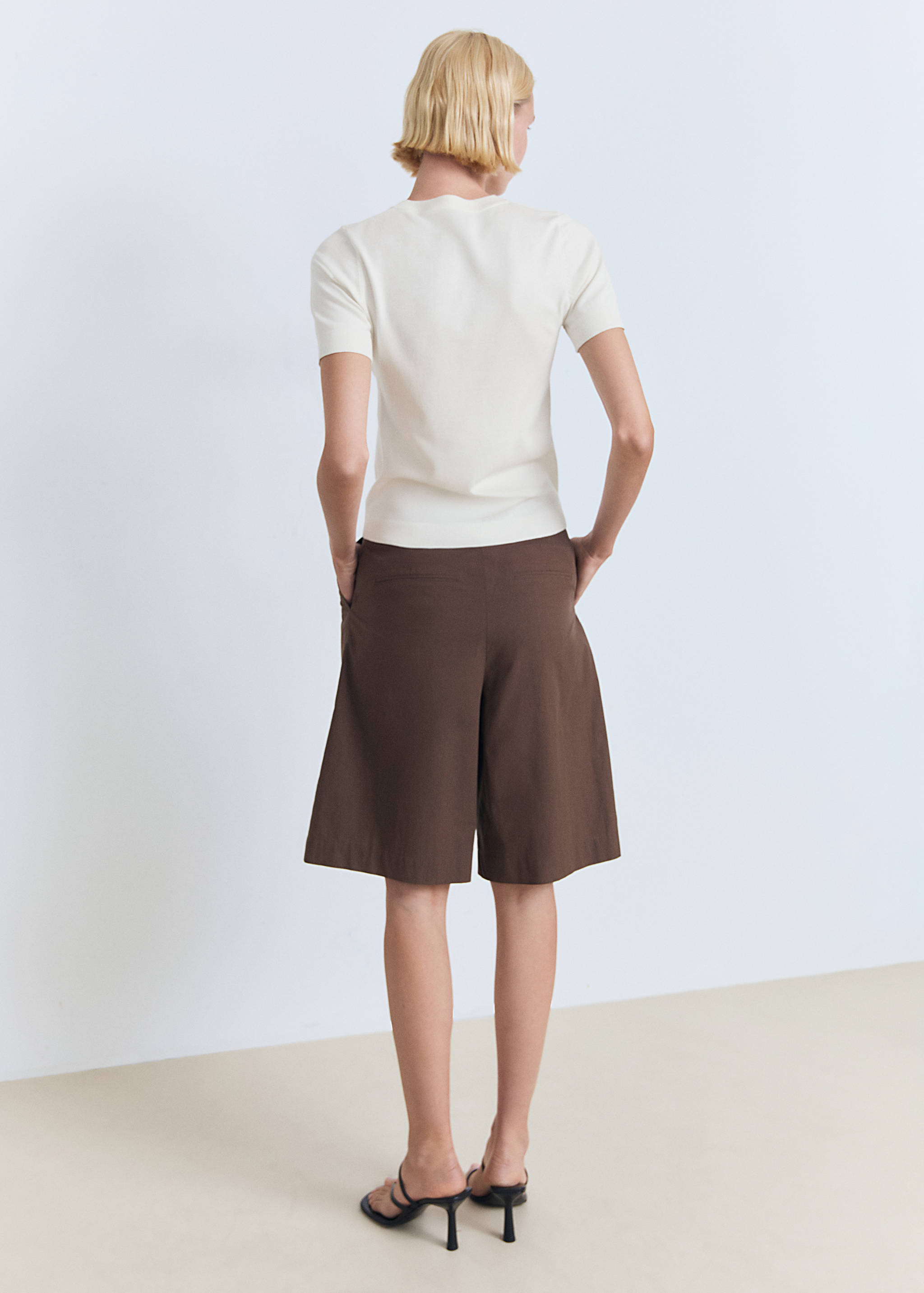 Short-sleeved fine-knit sweater - Reverse of the article