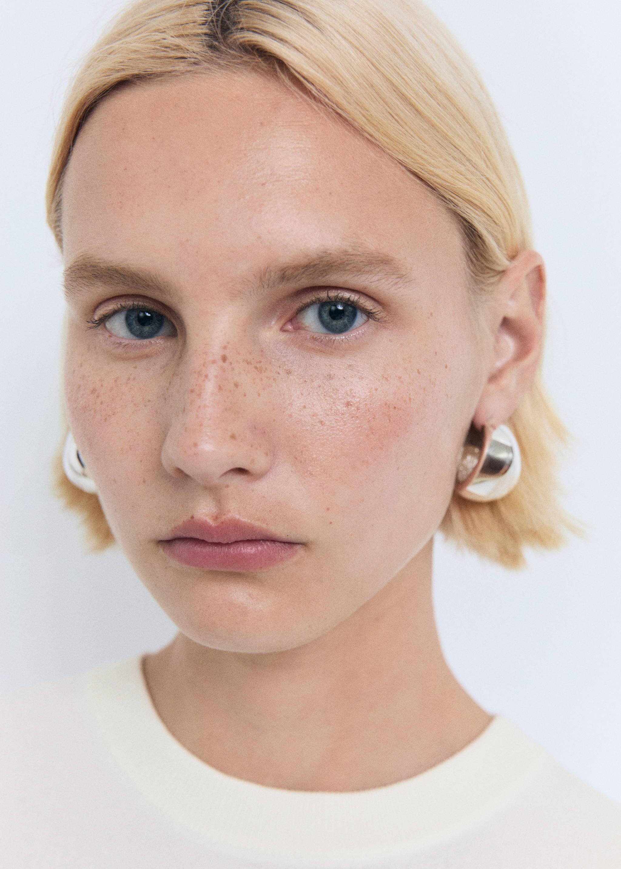 Short-sleeved fine-knit sweater - Details of the article 1