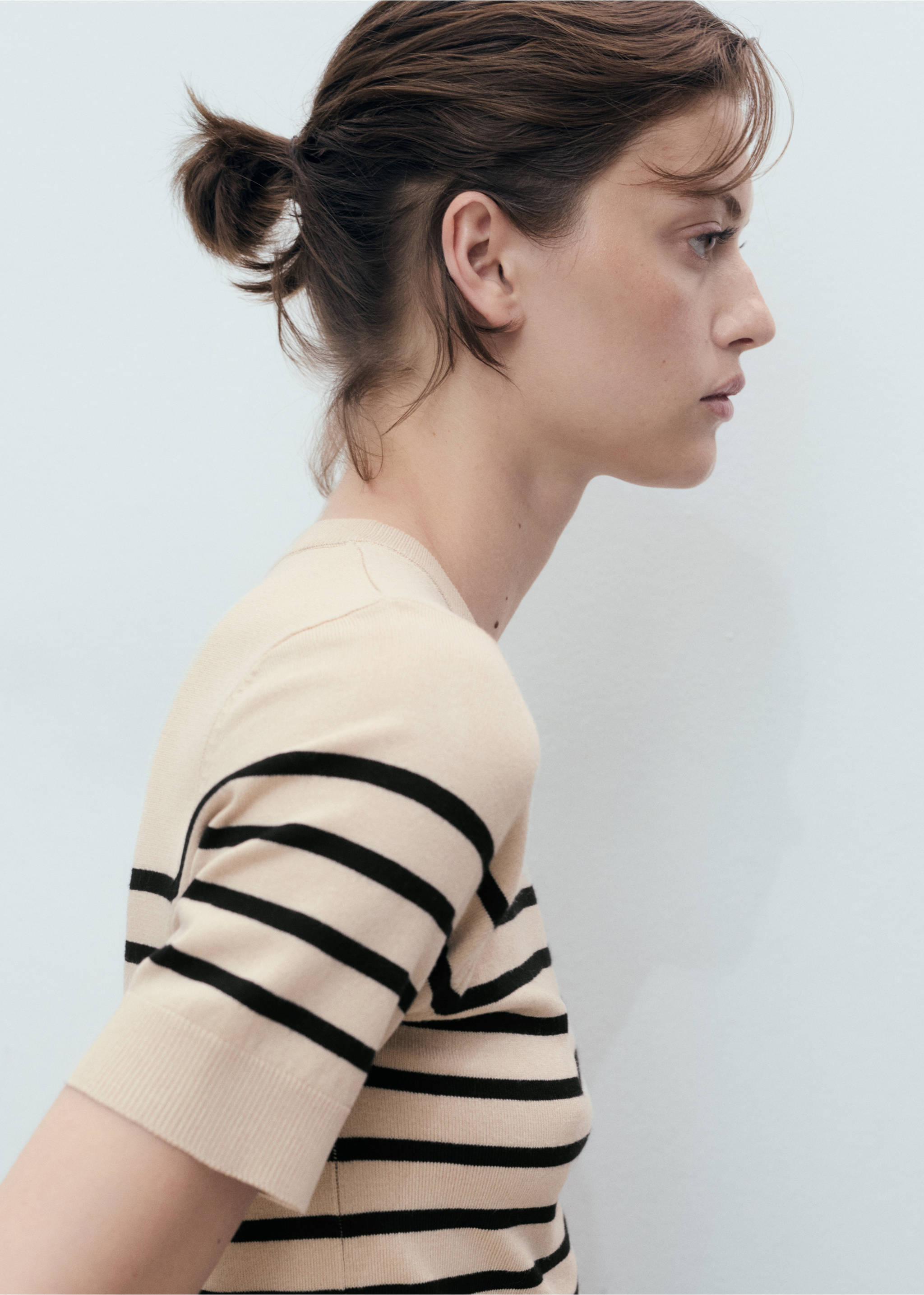 Short-sleeved fine-knit sweater - Details of the article 1, Medium Brown. Ref: 17091198-00.